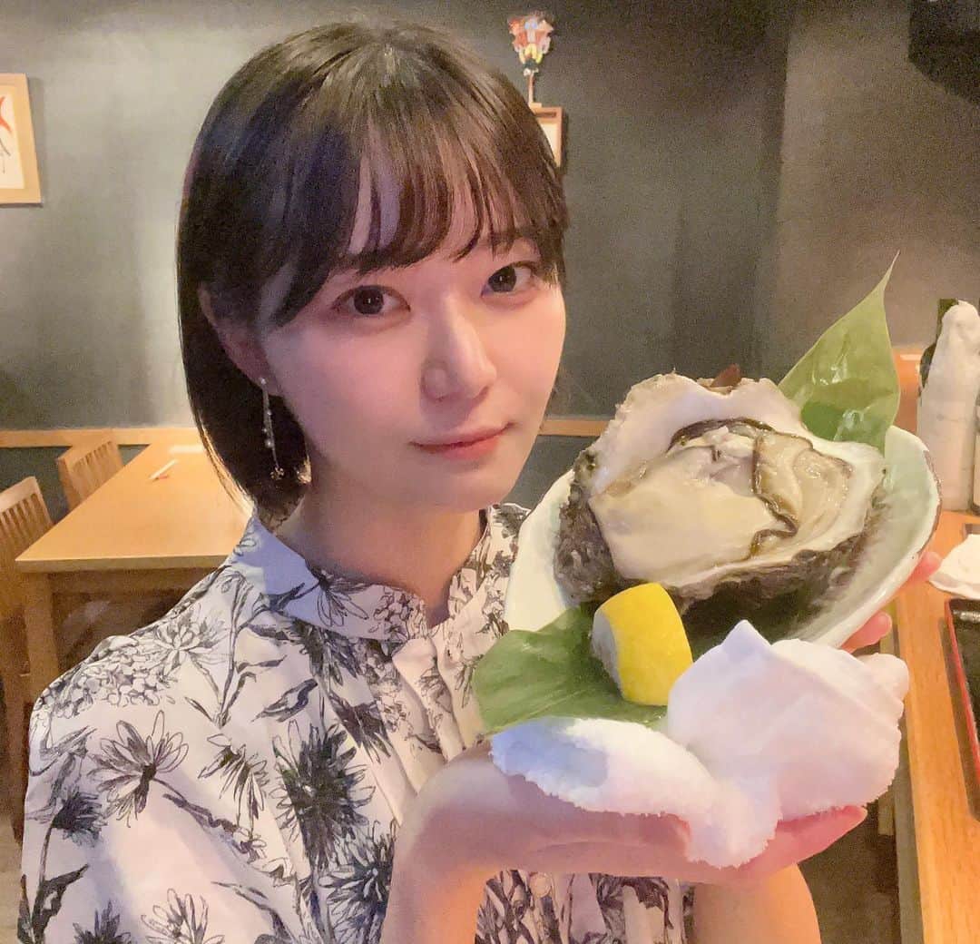 いけちゃんのインスタグラム：「初めての生牡蠣🥺🤍」