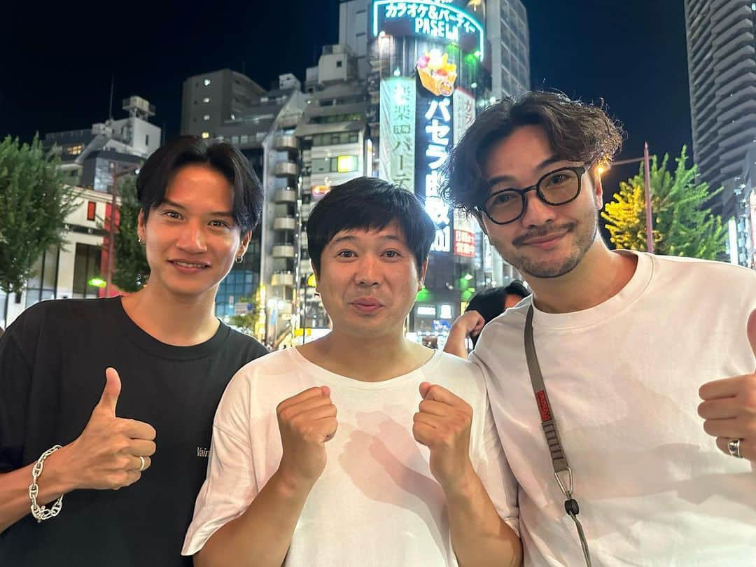 聡太郎さんのインスタグラム写真 - (聡太郎Instagram)「PU-PU-JUICEさんの 『オジさん、劇団始めました。』 2020年に参加させていただいた舞台が 映画として生まれ変わり、本日、劇場公開初日でした！ 親友と一緒にお邪魔してきました。  3年前のあの時、熱い想いをぶつけ合って、みんなで作り上げた舞台。 新しい作品として、キャストが変わっても、役柄が変わっても、その想いがいたるシーンで熱く受け継がれているように感じました。  泣いて笑って最高でした！  池袋シネマ・ロサさんで公開中ですので、皆様も是非！  #オジゲキ  ojigeki-movie.united-ent.com/#theatre」8月19日 0時57分 - sotarosotaro