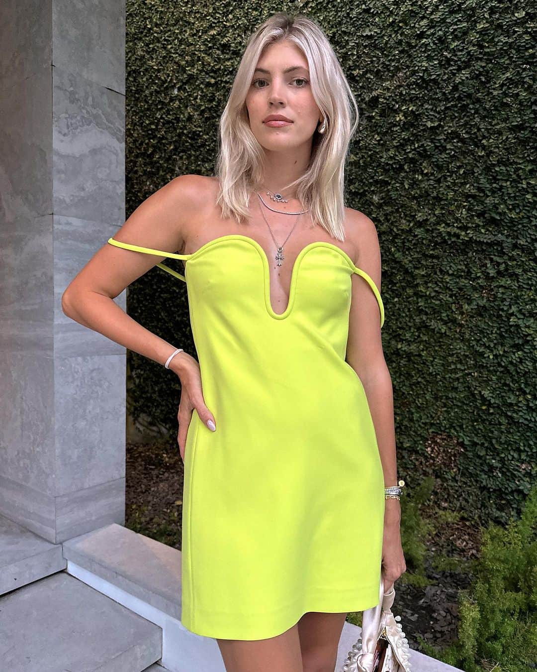 デヴォン・ウィンザーのインスタグラム：「Mellow yellow 💛」