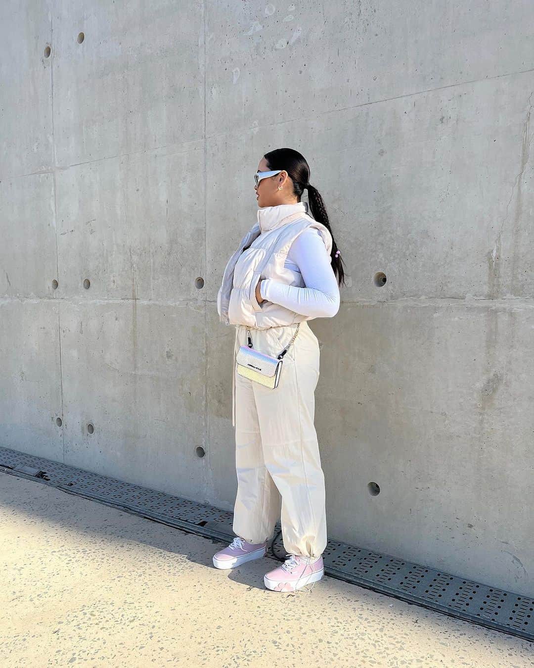 vans girlsのインスタグラム：「@alexjamiie elevates her look with a twist on a Classic favorite. Shop the Authentic Stackform OSF at the link in bio.」