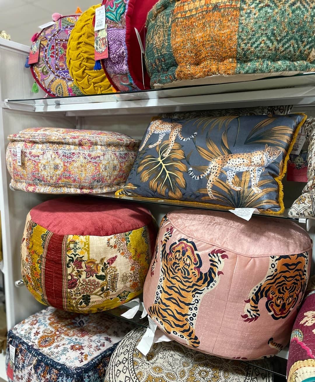 HomeGoodsさんのインスタグラム写真 - (HomeGoodsInstagram)「Keep exploring the world one find at a time 🌏 with global gems from India and beyond.」8月19日 1時00分 - homegoods
