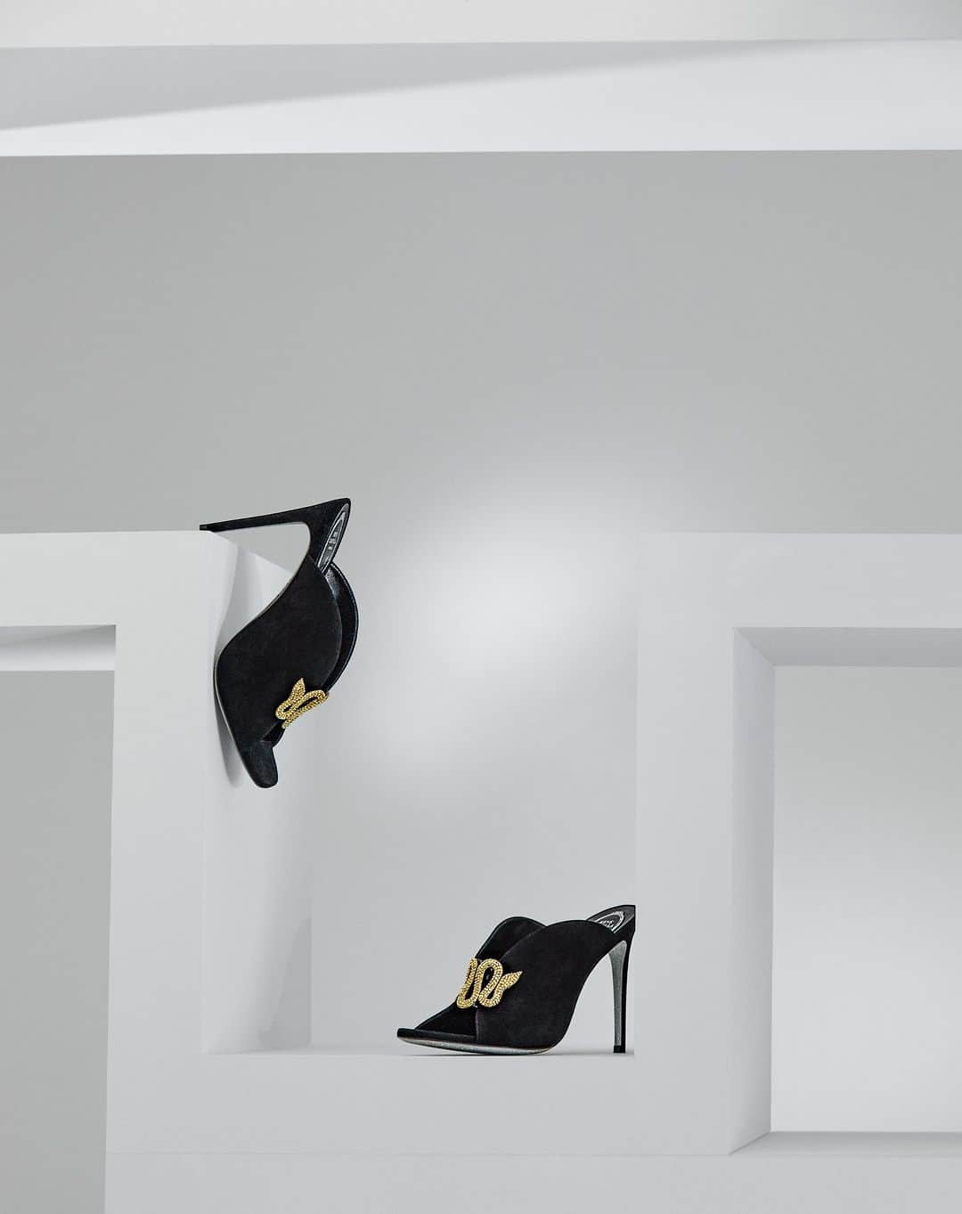 のインスタグラム：「Sumptuous sophistication in a shoe. The Audry open-toe sandal, to be exact.   #ReneCaovilla」