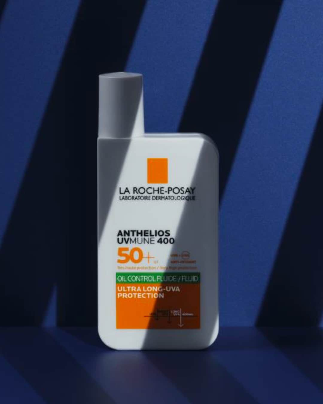 La Roche-Posayのインスタグラム：「Oily skin squad, are you tired of sunscreen leaving you with that extra unwanted shine? Worry no more! Anthelios UVMune 400 oil-control SPF50+ is the perfect solution! Enhanced with Airlicium™, it's specially formulated for oily skin, providing ultimate protection with a matte finish! Here's why Anthelios UVMune 400 Oil-Control SPF50+ is a go-to sunscreen for oily skin:  ☀️ Ultra UVB/UVA protection for oily skin. 👌 Dry-touch finish. 🔬 12h mattifying effect*  Experience the difference and let your skin feel confident, protected, and shine-free. Are you ready to try it out?  All languages spoken here! Feel free to talk to us at anytime #larocheposay #anthelios #uvmune #sunprotection #oilyskin Global official page from La Roche-Posay, France  * Consumer test, 130 subjects.」