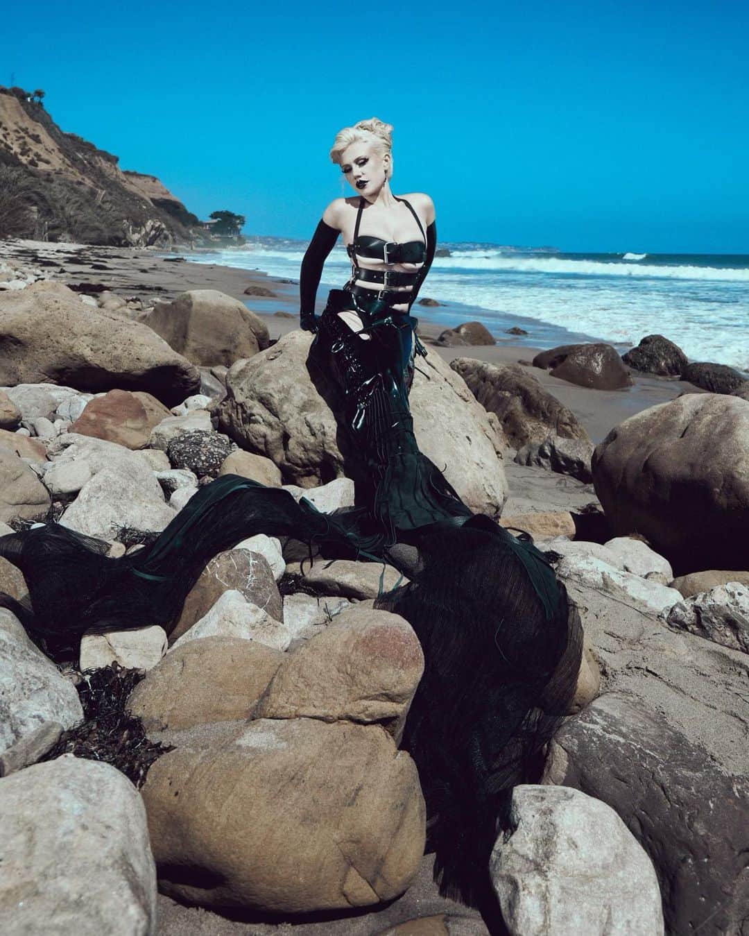 ZANA BAYNEのインスタグラム：「Catch of the day 💦 @slayyyter in the “Triple Buckle Bustier” for @polyesterzine   Styled by @malcolmsmith Photo by @savannarruedy」