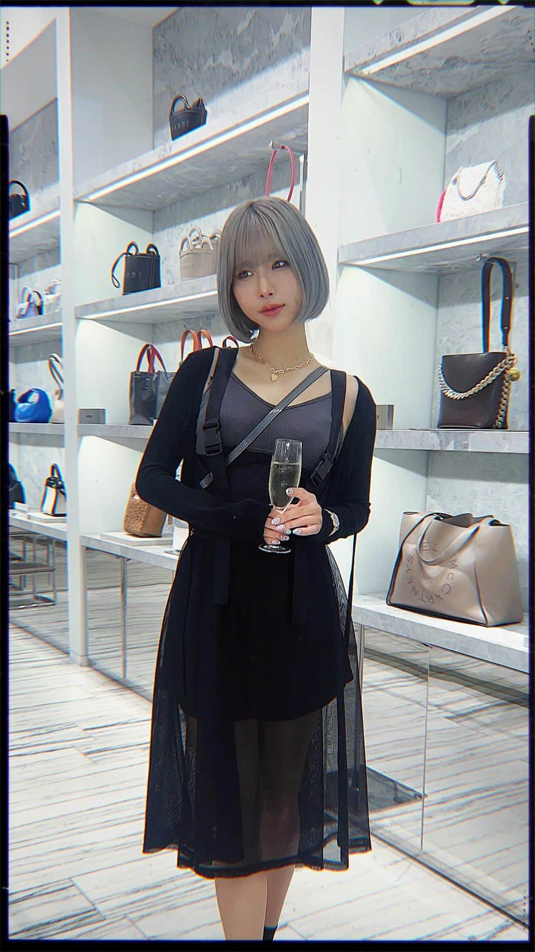 病夢やみいのインスタグラム：「DON JULIO 1942🥂𝟙𝟘𝟘𝕥𝕙︎❣︎🎂🗽  nasthugさんKORKさんのDJでゆらゆら KANDYTOWN IOさんのパフォーマンスがずっしり重くてめちゃかっこよかった..🪷 味わえる美味しいテキーラを知った2023夏の夜。  #donjulio1942lounge #ドンフリオ1942 #BarneysNewYork #barneys100th」