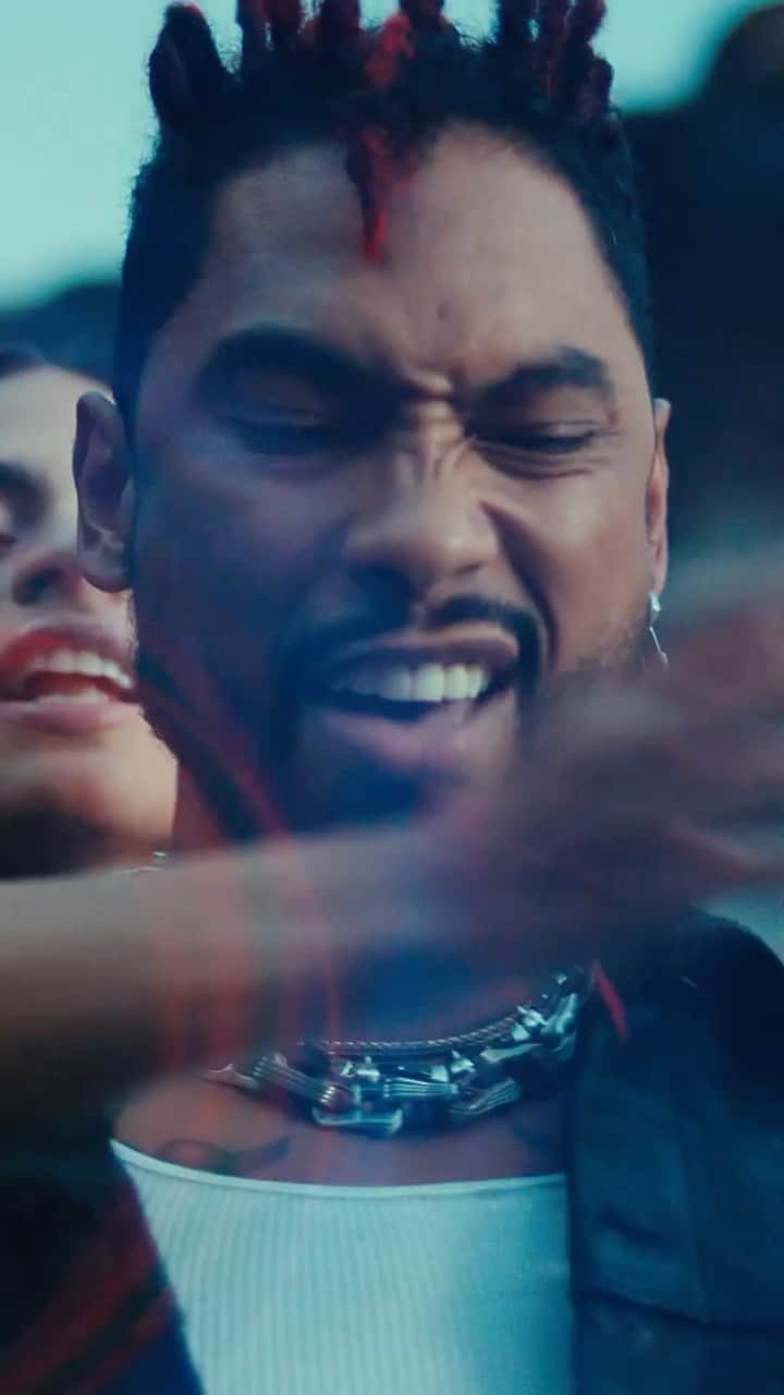 instagram-jeans-jessiereyez-and-i-out-now