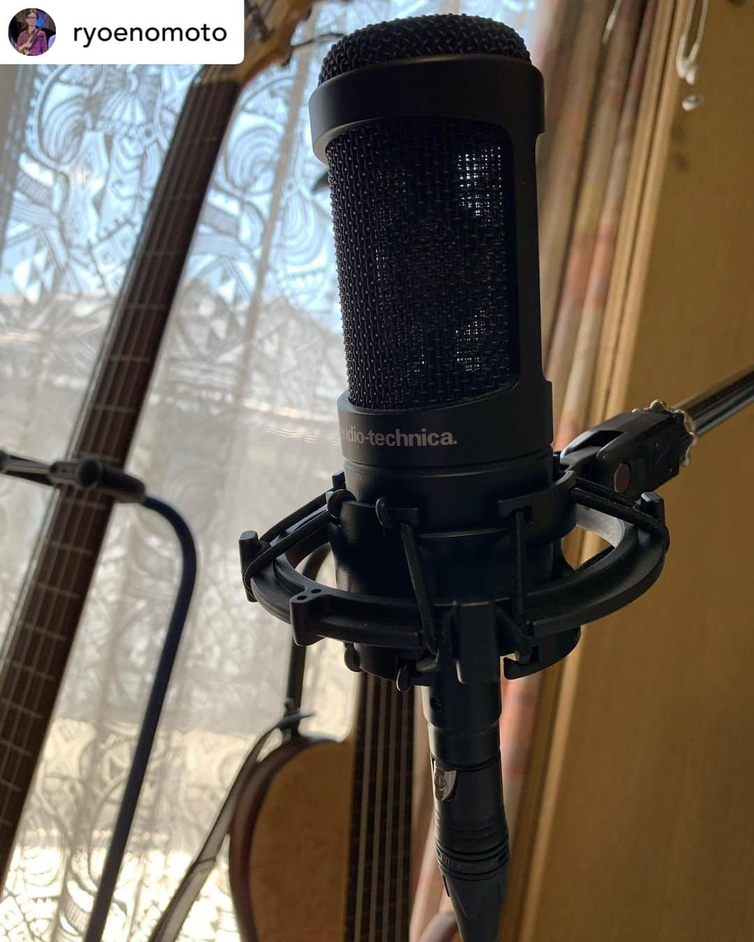 Audio-Technica USAのインスタグラム：「#FanPhotoFriday: Delivering high-quality audio is simple with the AT2035. With its smooth natural sound, this microphone is ideal for musicians, streamers, and other creatives. Thanks for sharing, @ryoenomoto!⁠ .⁠ .⁠ .⁠ #AudioTechnica #Microphone #ContentCreation #Musicians #AudioQuality #Recording⁠」