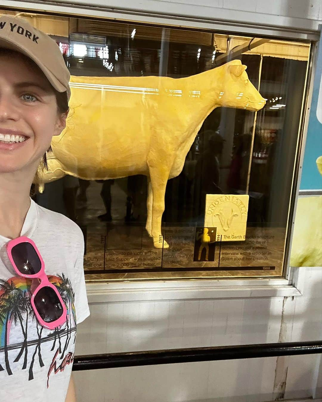 アレクサンドラ・ダダリオのインスタグラム：「“You’ve gotta see the butter cow”」