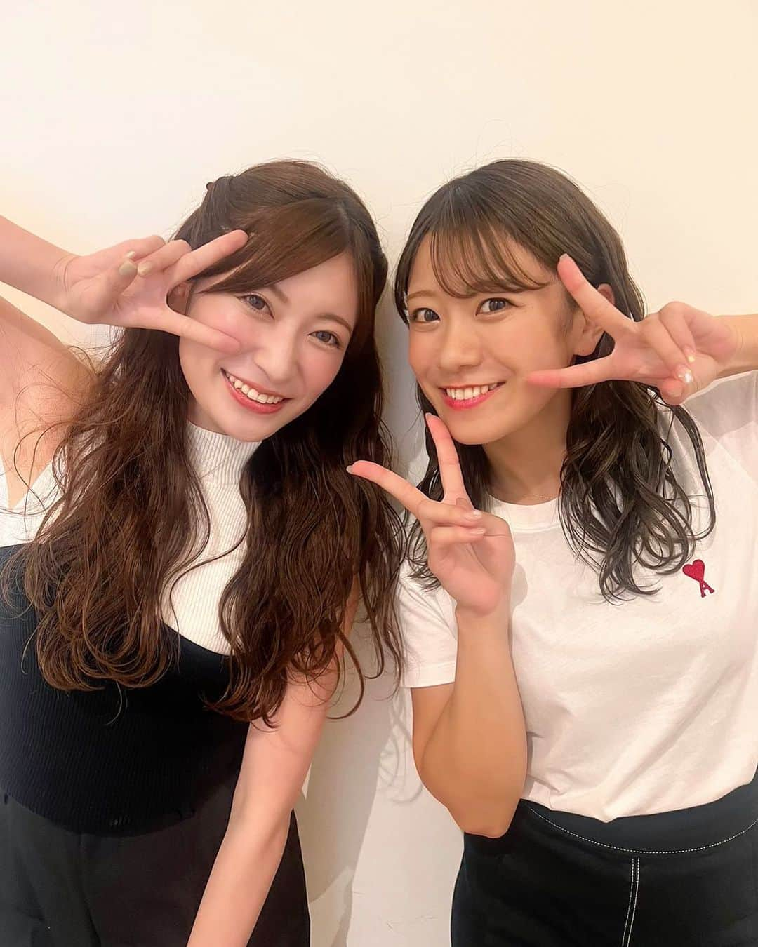 福本愛菜のインスタグラム：「久々にあかりと会えた〜❤️  テンションあがって局の廊下で大きな声で喋りすぎた🤫笑 また近々🫶🏽🫶🏽🫶🏽  #久々の再会 #NMB48 #1期生 #同期 #🫶🏽」