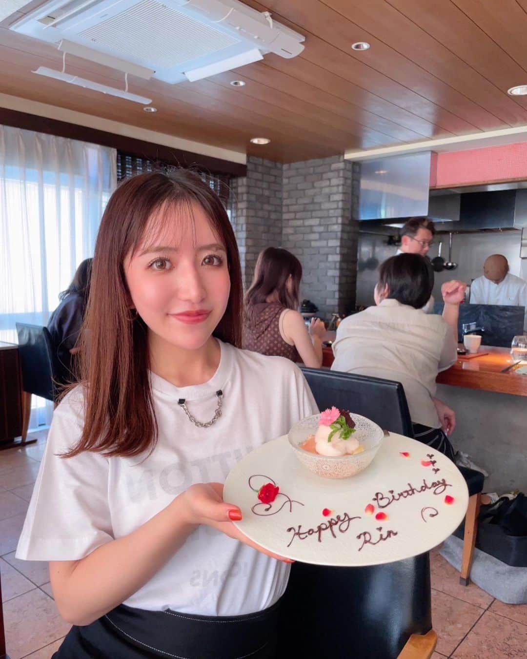 七瀬美月さんのインスタグラム写真 - (七瀬美月Instagram)「りんこ誕生日おめでとう㊗️🩷🎂  初めての麻布淺井🌿 全てが美味しすぎました🥰  ◾︎ハモとイチジク ◾︎まつたけのフライ ◾︎毛ガニと土佐酢のジュレ海ぶどう ◾︎鰻と瓜 ◾︎カラスミと岩のりの冷製パスタ芽ネギパラパラ ◾︎長野県のなんとか牛と京都の賀茂茄子 ◾︎伊勢海老出汁の白えびカレー ◾︎チーズケーキor桃  また絶対行きたい🩷🥳‪🫶🏻️💞‪☺︎‬‪✌︎ ʘ̅͜ʘ̅  .  #また大人になりましたな #いつもありがとう #西麻布#麻布淺井#麻布淺井ランチ #美味しかった#誕生日#おめでとう #誕生日ランチ#タメ女#ランチコース #甘口カレー#🍛」8月18日 16時54分 - yskwask1114