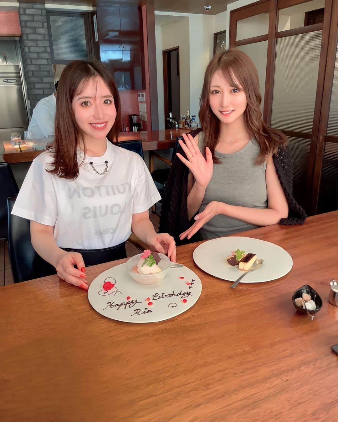 七瀬美月さんのインスタグラム写真 - (七瀬美月Instagram)「りんこ誕生日おめでとう㊗️🩷🎂  初めての麻布淺井🌿 全てが美味しすぎました🥰  ◾︎ハモとイチジク ◾︎まつたけのフライ ◾︎毛ガニと土佐酢のジュレ海ぶどう ◾︎鰻と瓜 ◾︎カラスミと岩のりの冷製パスタ芽ネギパラパラ ◾︎長野県のなんとか牛と京都の賀茂茄子 ◾︎伊勢海老出汁の白えびカレー ◾︎チーズケーキor桃  また絶対行きたい🩷🥳‪🫶🏻️💞‪☺︎‬‪✌︎ ʘ̅͜ʘ̅  .  #また大人になりましたな #いつもありがとう #西麻布#麻布淺井#麻布淺井ランチ #美味しかった#誕生日#おめでとう #誕生日ランチ#タメ女#ランチコース #甘口カレー#🍛」8月18日 16時54分 - yskwask1114