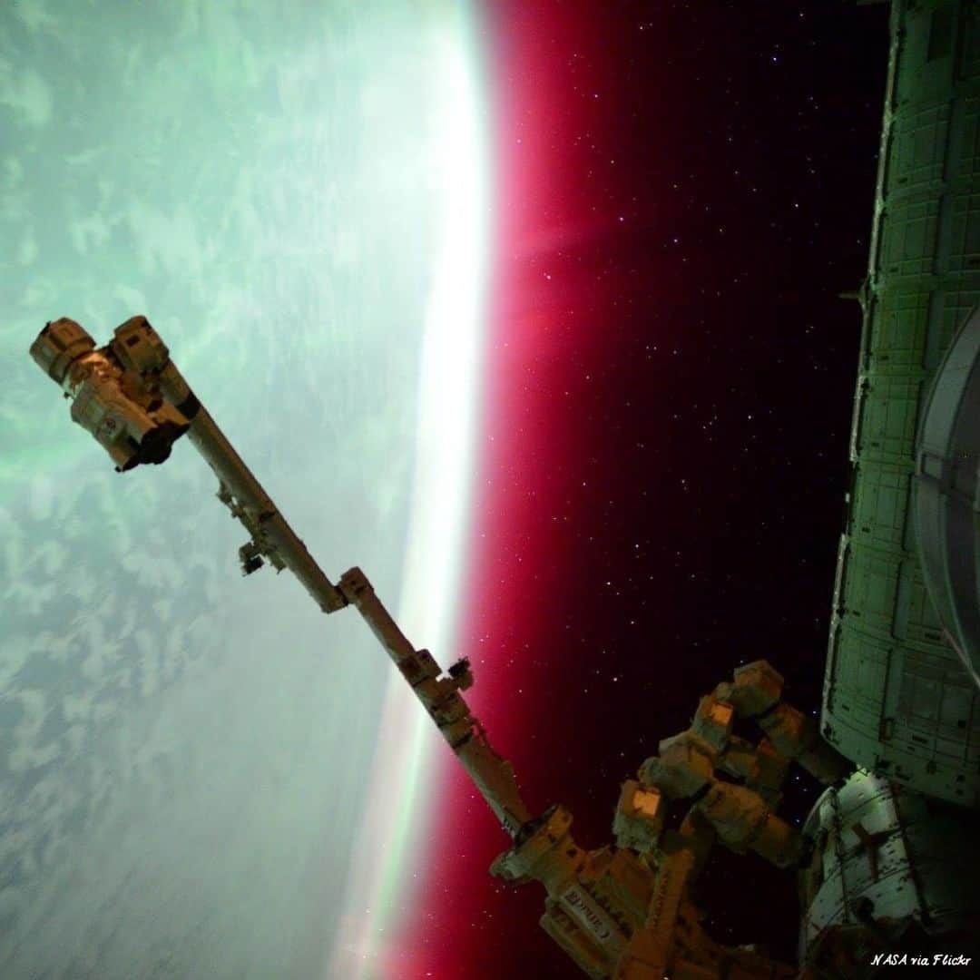 アメリカ大使館さんのインスタグラム写真 - (アメリカ大使館Instagram)「国際宇宙ステーションから見たオーロラの様子です。  #ISS #宇宙 #オーロラ #Aurora」8月18日 17時00分 - usembassytokyo