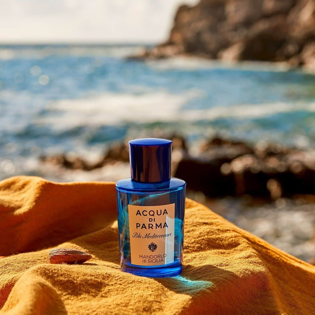 アクアディパルマのインスタグラム：「Mandorlo di Sicilia, an ode to almonds, an ever-present ingredient in Sicilian culture from the wafting scent in the fields to its delightful cuisine.   #acquadiparma #BluMediterraneo #italiansummer #mandorlodisicila」