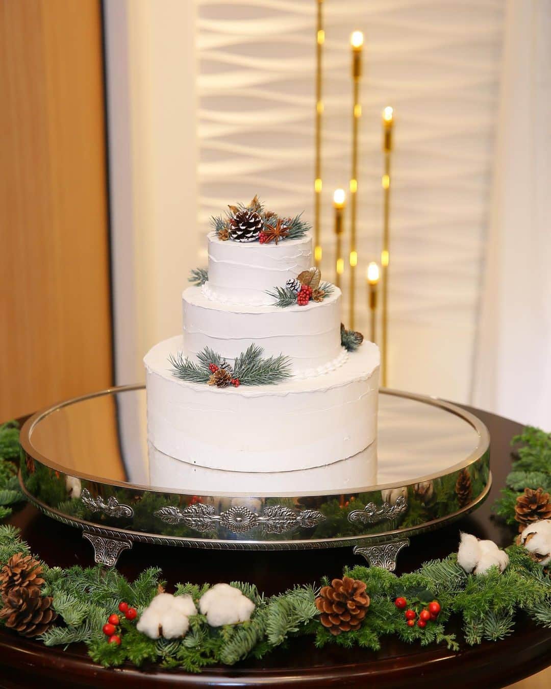 ルミアモーレのインスタグラム：「. お2人オリジナルの素敵な ケーキのご紹介！  クリスマスやハロウィンなどイベントをモチーフにしたケーキや お2人のアイデア満載の オリジナルケーキの ご相談も可能です🎂  ぜひご見学にお越しください✨   #結婚式場  #結婚式場探し   #結婚式準備  #プレ花嫁   #プレ花嫁さんと繋がりたい     #ウェディングケーキ   #ウェディングケーキ入刀   #ウェディングケーキアイディア」