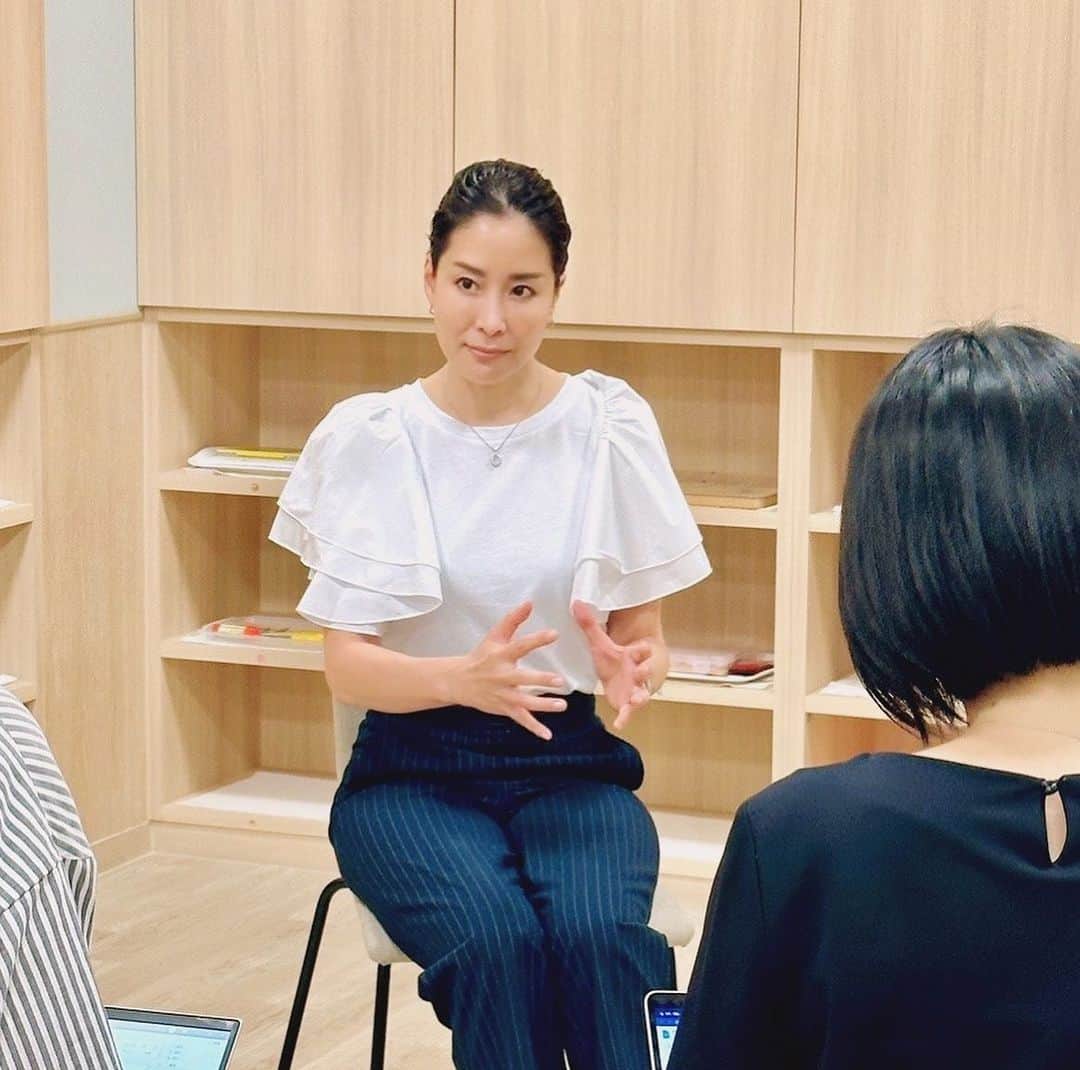 内田恭子のインスタグラム：「こんにちは。  株式会社Kids Smile Holdingsの社外取締役としてWoman Typeの取材を受けました。  －－－－－－－－－－－－－－  内田社外取締役が南青山園でインタビューを受けられた、20代・30代の働く女性を応援する「Woman type」の記事が本日公開されました。 ご自身の体験を踏まえた仕事やキャリアについてのお話を中心とした内容になっています。 是非ご覧ください！  https://woman-type.jp/wt/feature/32010/  #kidssmileholdings  #kidsgarden  #キャリア  #女性のキャリア  #内田恭子  #kyokouchida」