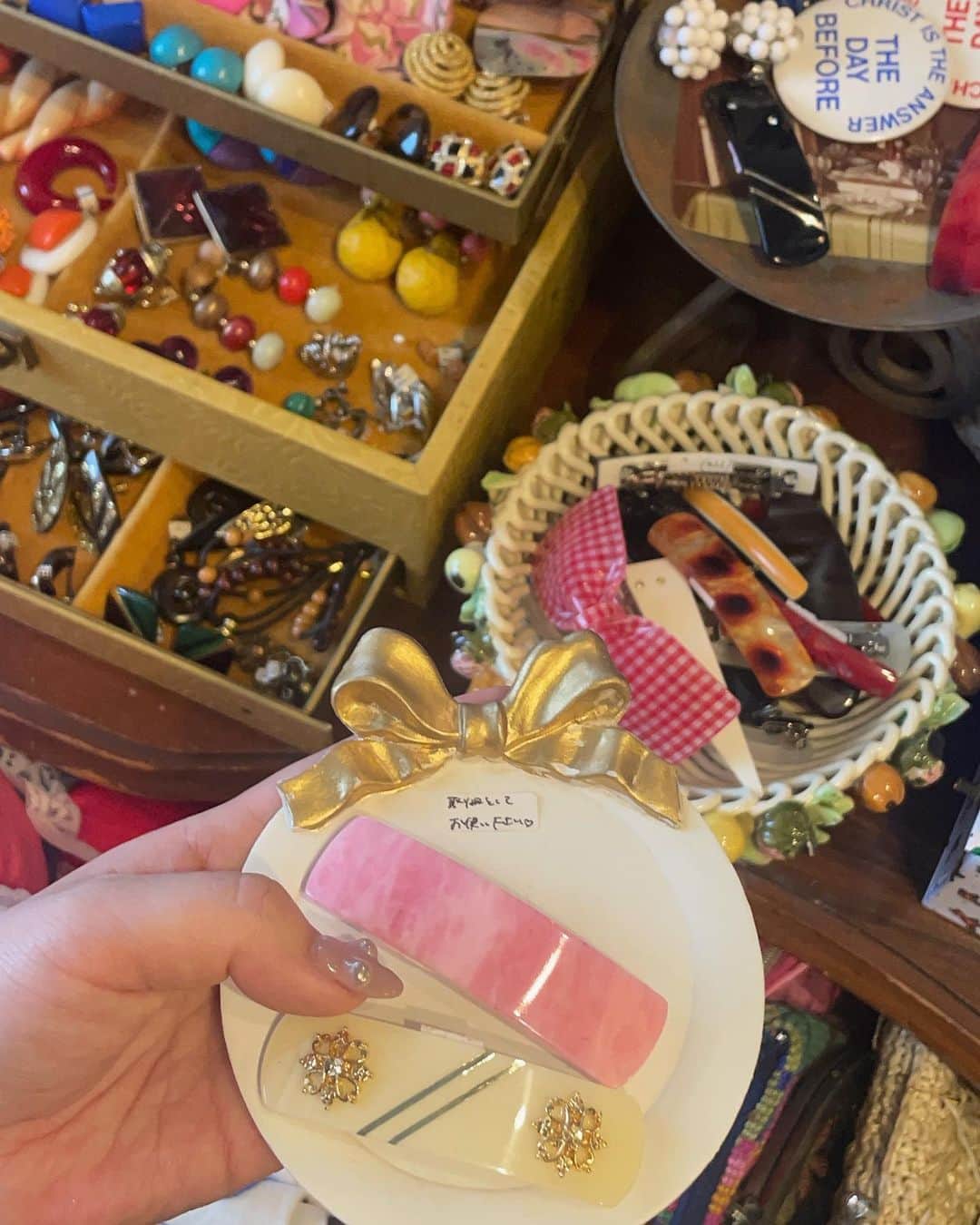 Naomiさんのインスタグラム写真 - (NaomiInstagram)「いつ行ってもほんとに可愛い🎀  私はいつもピンクの何かを買って帰るらしい😂🩷🖼️🐻🩲  #zingzing #vintageshop  #グンマー」8月18日 17時22分 - naomi1008