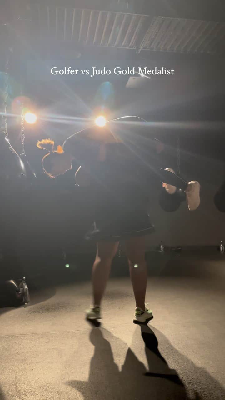 ミシェル・ウィーのインスタグラム：「Send help 🤣🤣 @romane_dicko」
