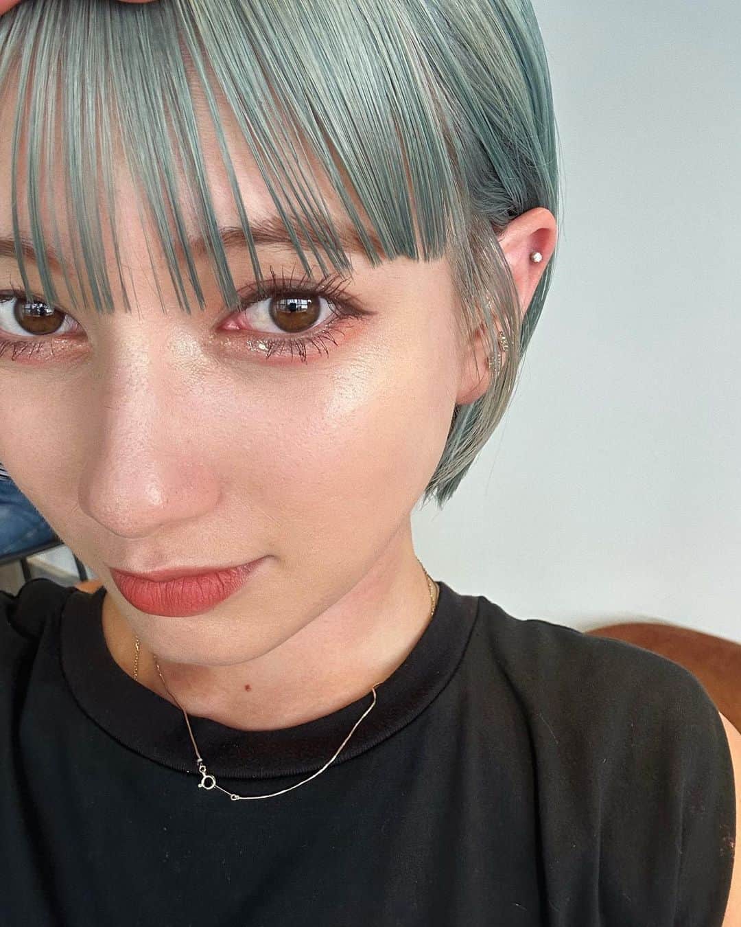 彩ステファニーのインスタグラム：「いつぶりだろーーー 下ろしたりあげたりアレンジできる 後ろは伸ばしていこうと思う！！ ありがとうございます✂︎ @nanuk_takahashi.buri」
