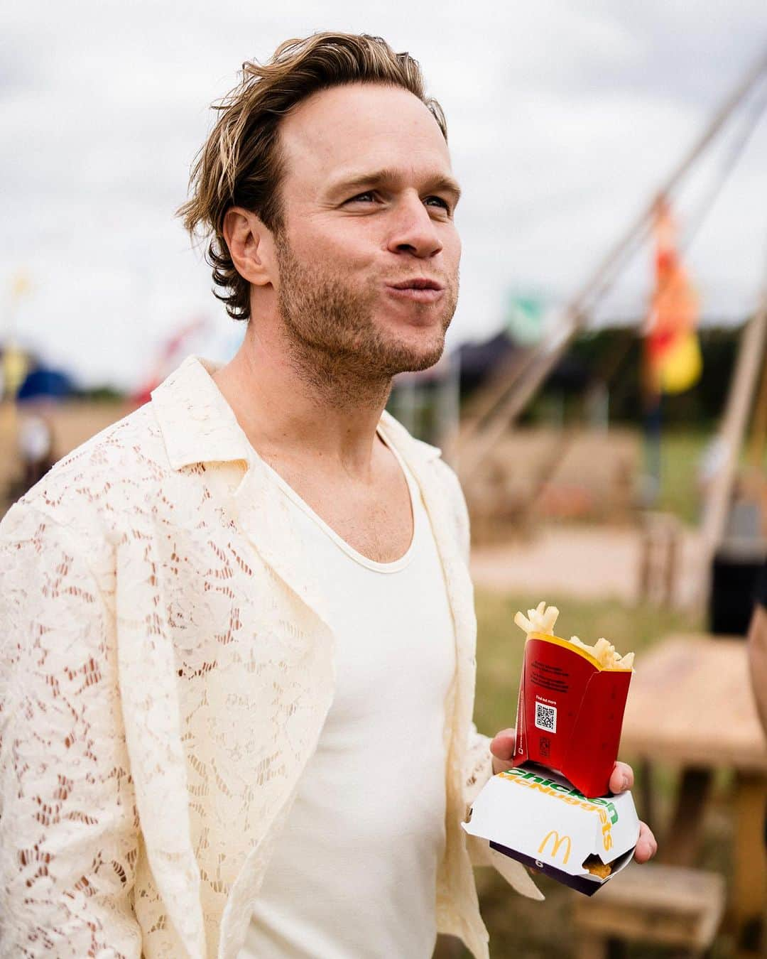 オリー・マーズさんのインスタグラム写真 - (オリー・マーズInstagram)「Not everyday you marry the 3 things you love the most!! McNuggets, McFries and McMurs (in that order) 🤪🤣👌🏻 . Thanks @mcdonaldsuk for the McNugget truck for our wedding weekend! Was Insane!」8月18日 17時23分 - ollymurs