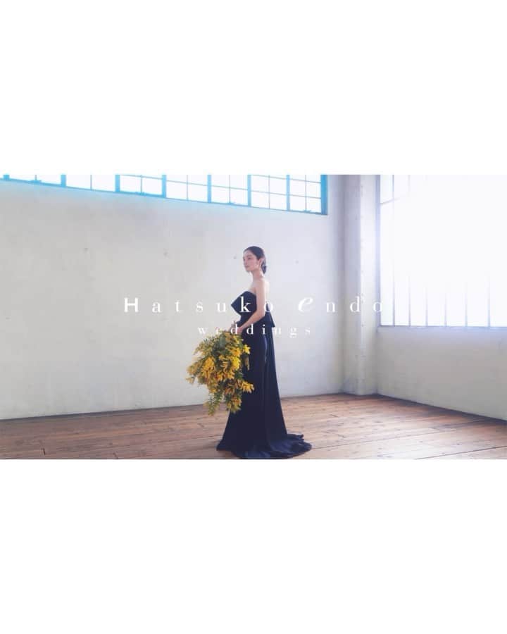 のインスタグラム：「＊  Hatsuko Endo Weddings_  Dress：Olga（Navy） @a_by_hatsukoendo  ハツコ エンドウ ウェディングス銀座 03-3563-1411  Hair&Makeup：Hatsuko Endo @akiko__endo  @hatsukoendo_okayama  @hatsukoendo_sakata  @hatsukoendo_hairmakeup   Accessories：Hatsuko Endo Weddings Bouquet： @ardoise1986   #hatsukoendo  #hatsukoendoweddings #hatsukoendobeauty #abyhatsukoendo  #wedding #dress #hair #makeup #bridal #photo #shooting #image #video #accessories #bouquet #ハツコエンドウ #ハツコエンドウウェディングス #ウェディングドレス #カラードレス #エーバイハツコエンドウ #新作 #ブライダル #ビューティー #ヘアメイク #撮影 #動画 #プレ花嫁 #日本中のプレ花嫁さんと繋がりたい #アクセサリー #ブーケ」