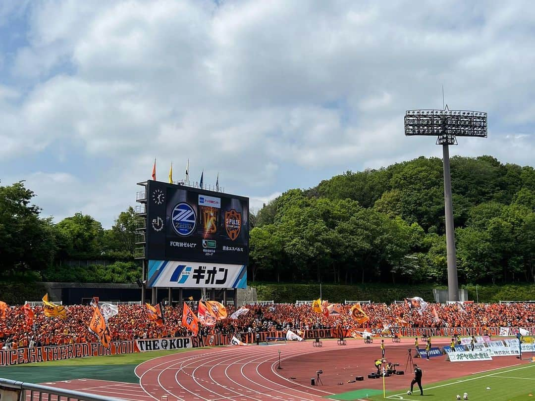 松下翔太郎のインスタグラム：「・ ・ 終了間際にゴールを奪われ敗れた5月のアウェー町田戦。 席からしばらく動けなかった、 今季これまでの中で1番悔しかった試合。  明日は、ホームで首位・町田戦！ 🏟【J2第31節 清水エスパルス(3位) 　　　　　　vs FC町田ゼルビア(1位)18:00キックオフ】  勝てば今季初の自動昇格圏入りの可能性もある試合。 天空の城での悔しさを、アイスタで晴らす日に！🟠  #Jリーグ #spulse#静岡#清水#エスパルス #zelvia#町田#FC町田ゼルビア #明日の解説は#西部洋平#さん！」