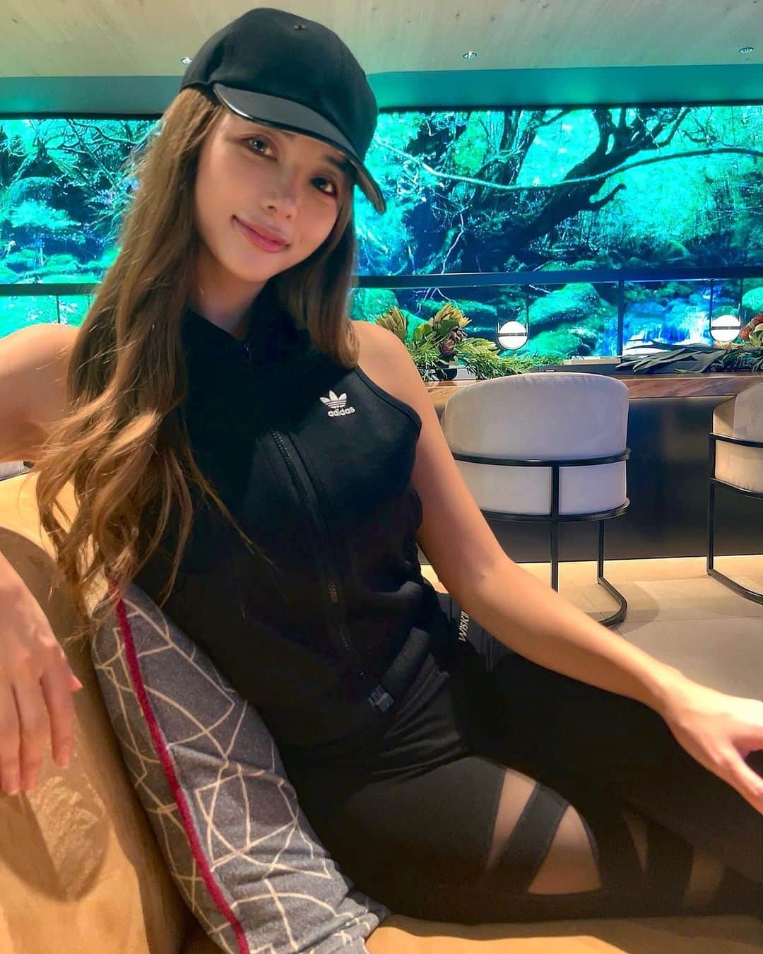 のインスタグラム：「I'm super sore of rib cuz of pilates yesterday. I don't know it happens of rib part..🤣 Btw thank you for livestreaming. I'm so sorry for speaking in only japanese.. But I could see your comments!  昨日のピラティスでめちゃめちゃ肋骨が筋肉痛、、肋骨って筋肉痛になるの？ 筋肉痛の有酸素ってほっっんとにやる気出ないけど45分頑張ったので褒めてください！  #gym #pilates #activewear #gymgear #ピラティス #ジム #トレーニング」