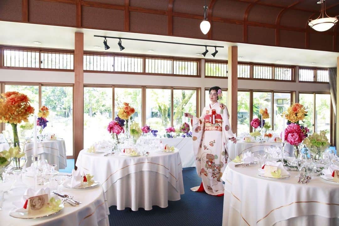 五十嵐邸ウエディングのインスタグラム：「五十嵐邸ガーデンのプラン紹介💐  人数やフォト、会食付き、会場を選べたり、 人前式や神前式などの挙式も選択可能です🌿  幅広いプランをご用意していますので、 お二人にぴったりのプランが見つかるはずです🕊  下記のURLよりぜひご覧ください✨ https://ikarashitei.wedding-site.jp/plans  #五十嵐邸ウェディング #貸切結婚式 #邸宅ウェディング #古民家ウェディング #家族婚 #家族結婚式 #小さな結婚式 #フォト婚 #貸切ウェディング #大人ウェディング #おしゃれ花嫁 #新潟ウェディング #新潟花嫁 #新潟プレ花嫁 #プレ花嫁 #卒花嫁 #結婚式 #結婚式準備 #花嫁準備 #ブライダルフォト #2023夏婚 #2023秋婚 #婚約 #花嫁さんと繋がりたい #日本中のプレ花嫁さんと繋がりたい #新潟結婚式 #新潟結婚式場 #和モダン #和婚 #大人婚」