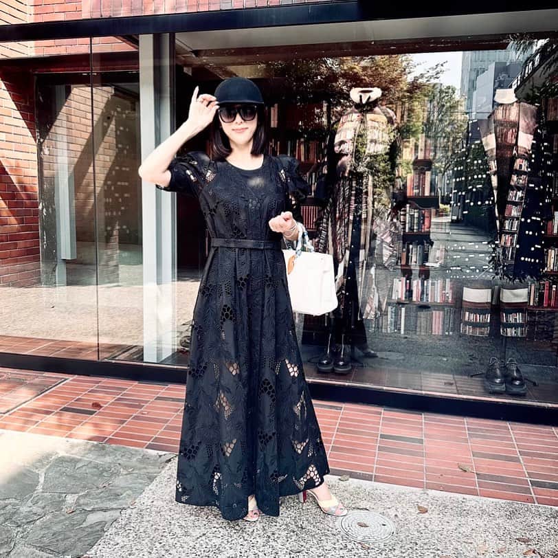 矢沢心のインスタグラム：「♡  用あって夫とお出かけ プラリsacaiで S cap get☆ その場で被って出たら 写真撮ってくれた♡  #この帽子 #sacai #shopの皆さん #可愛い着こなし #感じが良くて #居心地よかった #有難うございました」