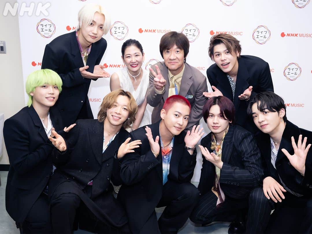 のインスタグラム：「📸 #ライブエール Behind The Scenes  BE:FIRST のみなさん✨ 司会のおふたりとも記念に一枚🥰  ◆「ライブ・エール2023」はプロフィールのリンクから NHKプラス見逃し配信をご覧いただけます。  ・第一部 8/19(土) 午後8:45 まで  ・第二部 8/19(土) 午後10:00 まで  #BEFIRST  #内村光良  #桑子真帆」