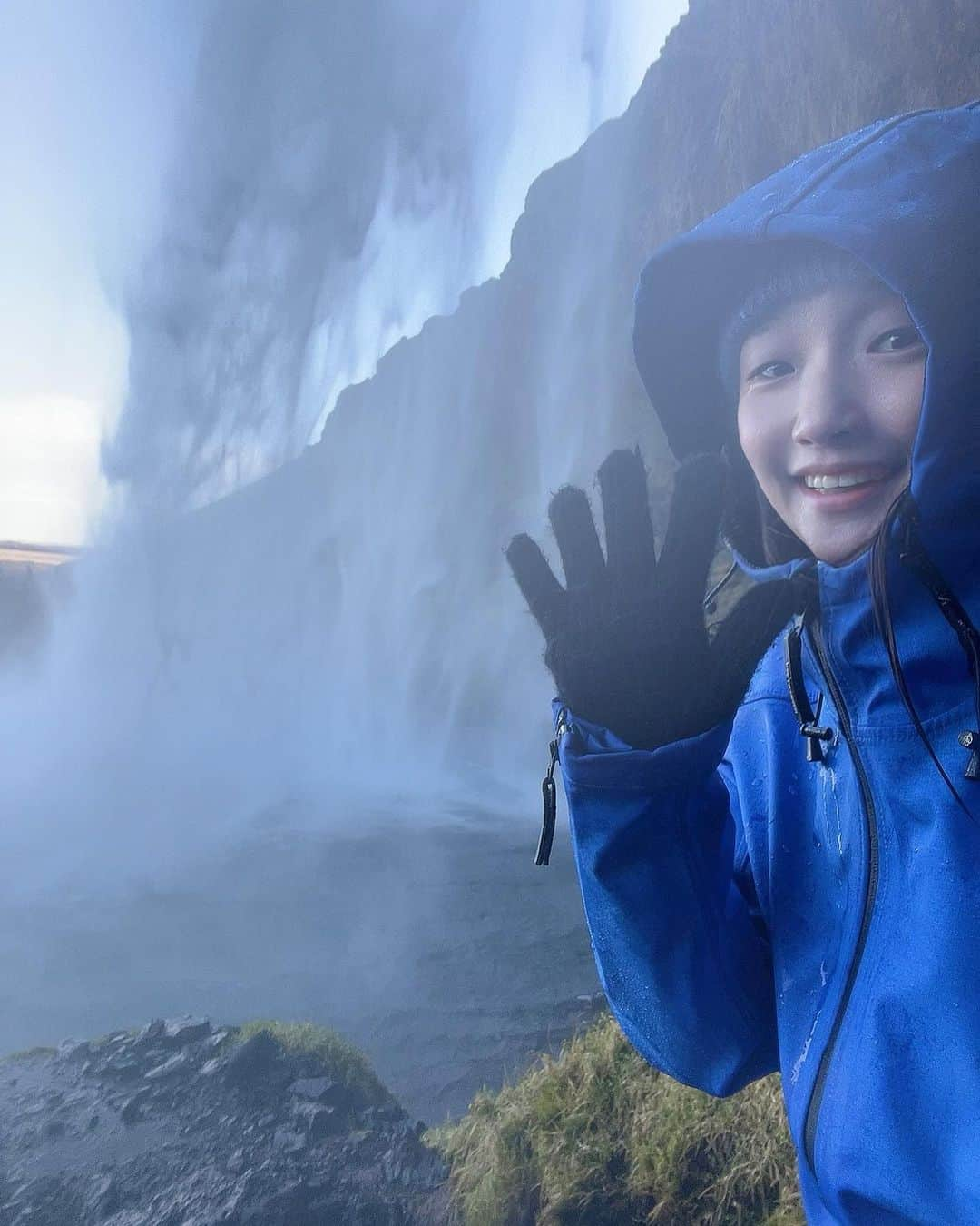 パク・ソダムさんのインスタグラム写真 - (パク・ソダムInstagram)「Black Sand Beach Vik🩵 Skógafoss🩵 Seljalandsfoss🩵」8月18日 17時51分 - imsodamm