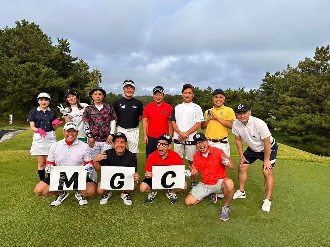 D-中山さんのインスタグラム写真 - (D-中山Instagram)「【⛳️】 ⁡ 人生初コンペ⛳️ かとじゅんさん、EE男山口さん、光ママさん、森福投手をはじめ、いろんな業界の様々な先輩方ありがとうございました💪🏽 ぼくは順位は低いですが、ラッキーすぎたのでいろいろいただきました‼️ ⁡ ⁡ D〜‼️‼️‼️‼️‼️‼️ 芸人#筋トレ#筋肉#マッチョ#ボディビル#jbbf#フィジーク#fitness#スイーツ#スイーツ男子#コンビニスイーツ#ファミマ#ファミリーマート#セブンイレブン#ローソン#カフェ巡り#福岡#九州#甘党#甘党男子#マッスルバー#マッスルバー福岡」8月18日 18時06分 - abc.d23