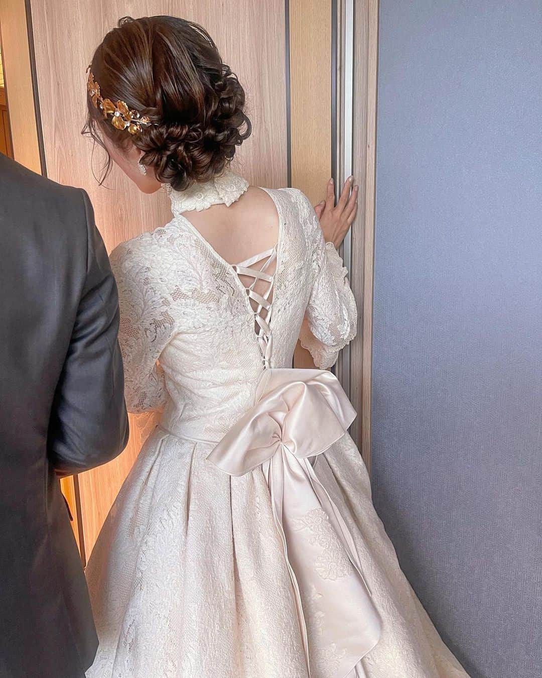 sakincho1028のインスタグラム：「wedding hair🎗  #sakinchohair #hairarrange#hair#arrange#hairset#ヘアアレンジ#アレンジ#ヘアセット#豊橋#美容室#豊橋美容室#結婚式#ブライダル#ヘアメイク#メイク#花嫁#前撮り#フォトウェディング#出張ヘアメイク#ブライダルヘア#ウェディングヘア#花嫁ヘア」