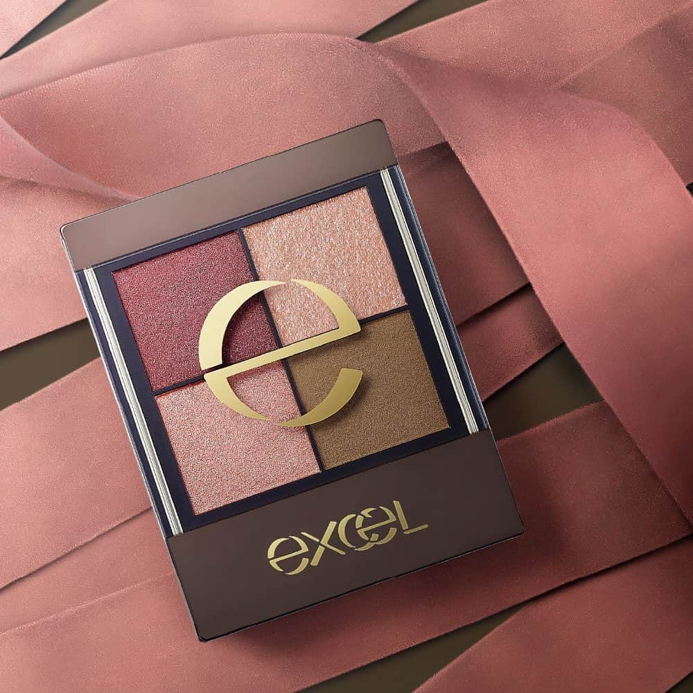 エクセルメイクさんのインスタグラム写真 - (エクセルメイクInstagram)「【excel AUTUMN COLLECTION】  4月に全色リニューアルした"捨て色なし"4色アイパレット 「リアルクローズシャドウ」より秋の限定色登場。  可憐なローズピンクのグラデーションに、 深みのあるカーキカラーのアクセントを効かせた極上の4色。 華やかながらも絶妙な抜け感を叶えます。  CX07　ベルベットリボン 上質なピンクにカーキのアクセントでカジュアルな印象に  2023年10月17日(火)発売（※メーカー出荷） エクセル　リアルクローズシャドウ　CX07 1,650円(税込)  ※10/17はメーカー出荷日のため、店頭での展開は10/21頃からとなります。  展開開始日は店舗の状況により異なります。  #excel #エクセル #エクセルメイク #リアルクローズシャドウ #エクセルアイシャドウ #アイシャドウパレット #デイリーメイク #デートメイク #オフィスメイク #ツヤ感 #アイメイク #おすすめアイシャドウ #アイカラー #アイメイク紹介 #秋コスメ #秋メイク #大人メイク #ピンクメイク #ピンクパレット #上品メイク #新作アイシャドウ #新作コスメ情報 #新作コスメ」8月18日 18時15分 - excelmake