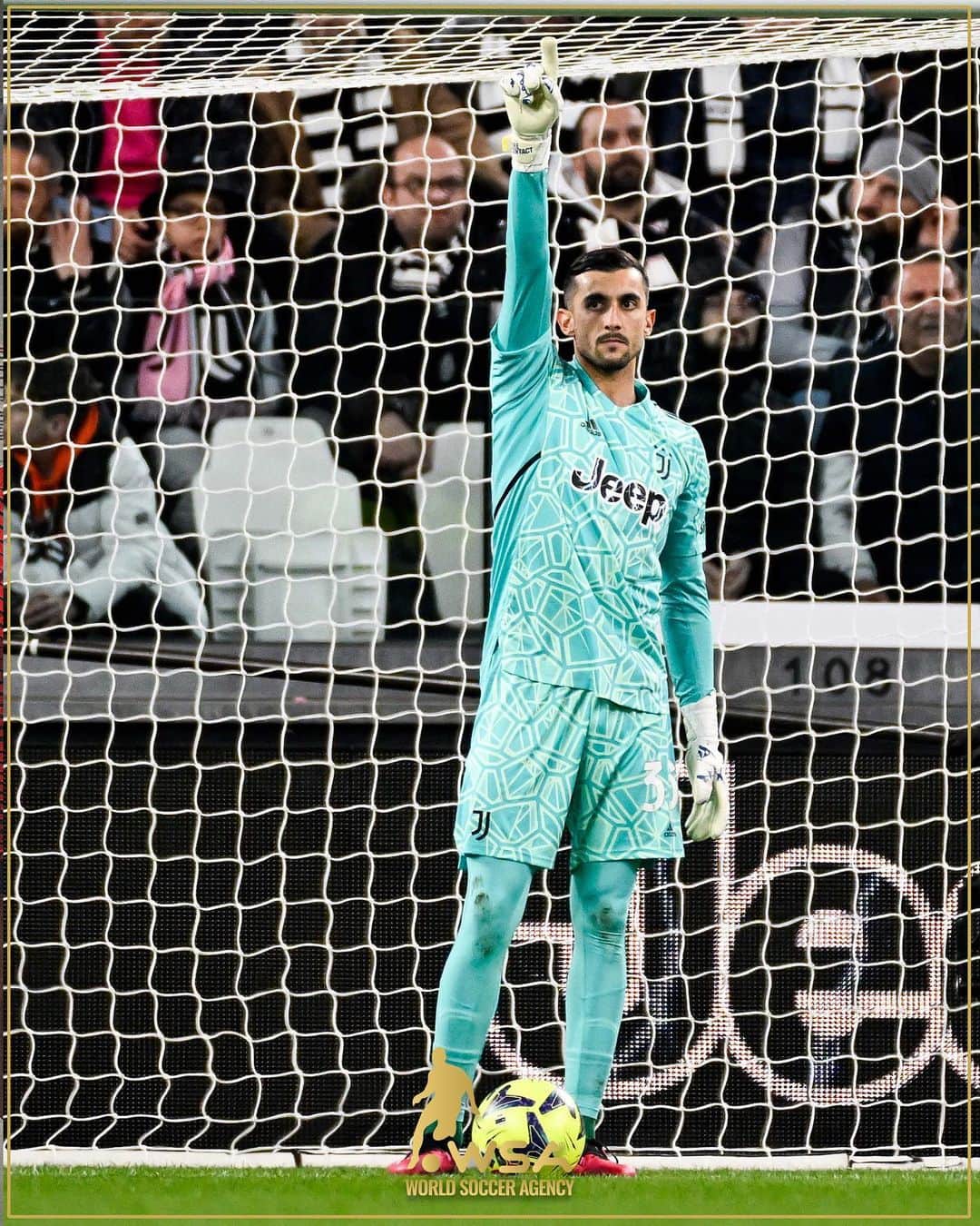 のインスタグラム：「🇮🇹 ᔕEᖇIE ᗩ 🔜  ☝️@mattiaperin knows: 1️⃣ day to go 🔥  #Perin | #SerieA | #Juventus | #WorldSoccerAgency」