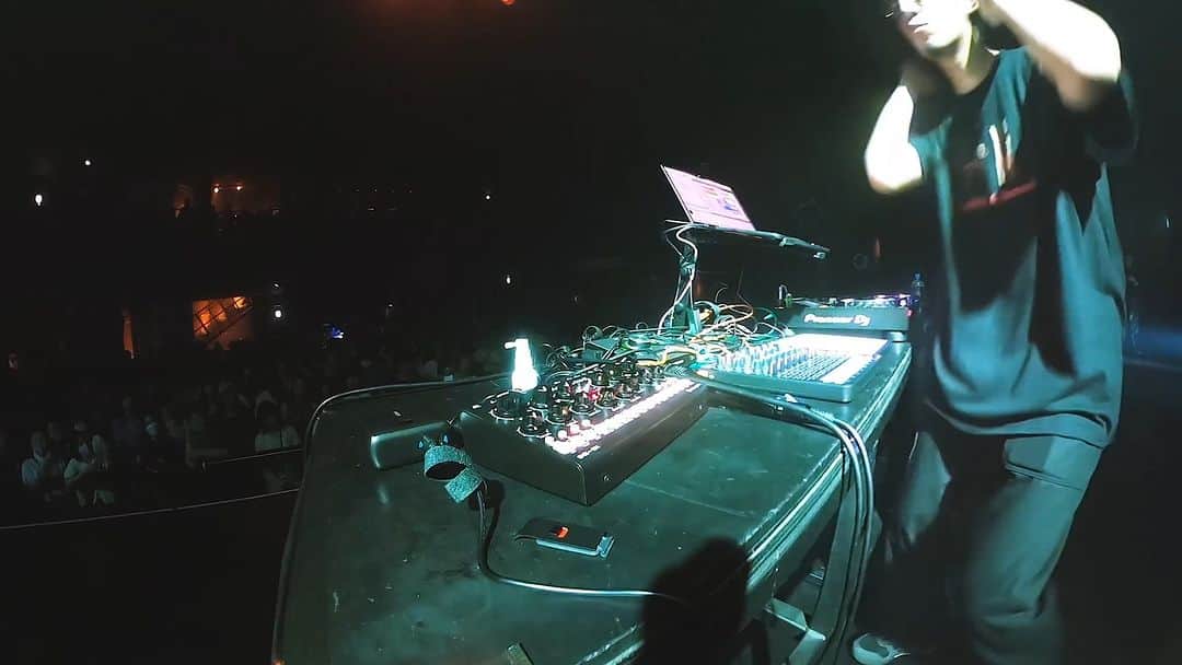 tofubeatsのインスタグラム：「誰でもDJにはなれる…(7/8 O-EAST)」