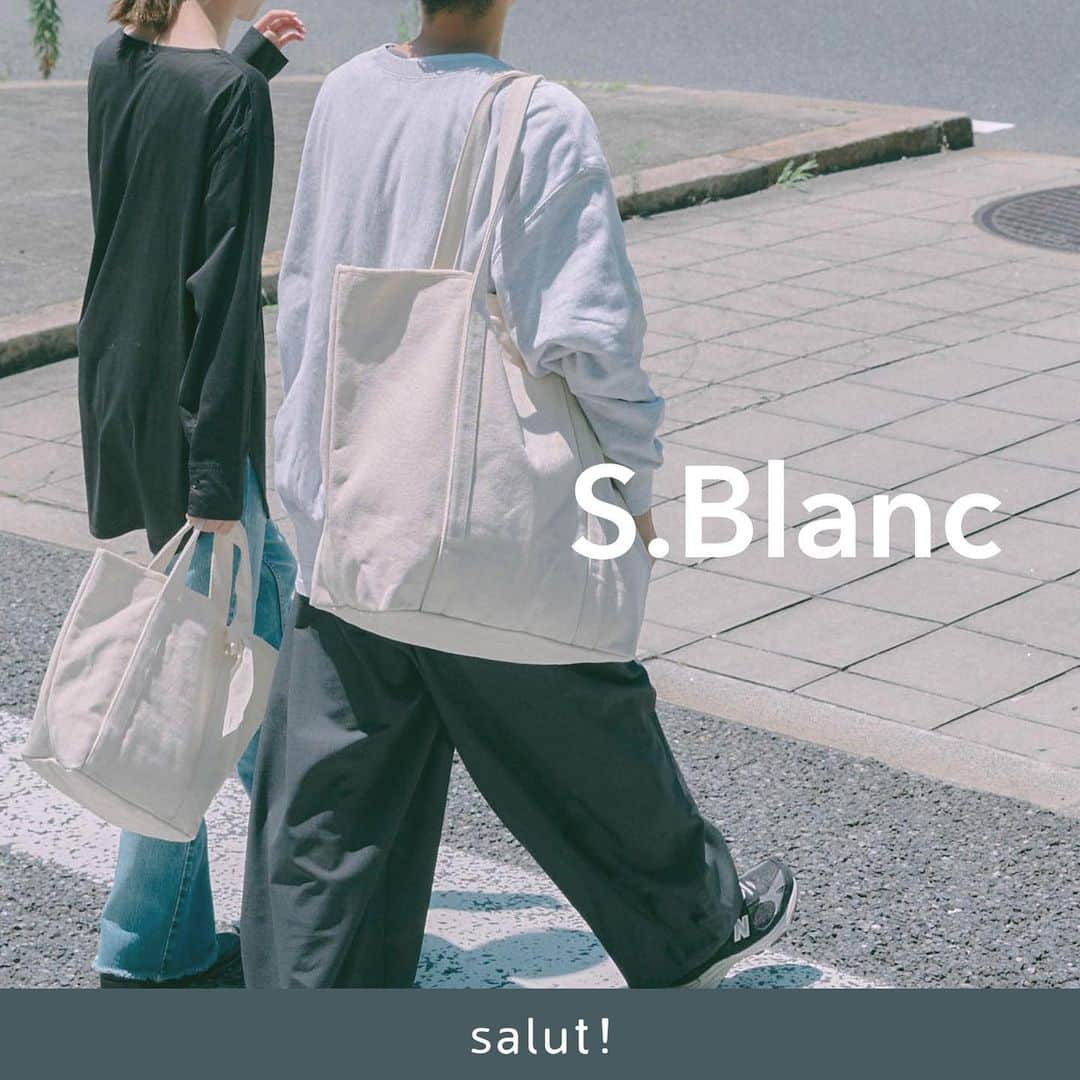 salut!さんのインスタグラム写真 - (salut!Instagram)「｟あとで見返すように保存がおすすめ◌｠ ─────────── ⁡ -22年間の中でsalut!がこだわりぬいた初のプロダクト-  24oz のキャンバス生地を使用した 新ブランド「 S.Blanc 」が誕生。 ⁡ ─────────── ⁡ サリュから新たに誕生した 24oz(オンス)のキャンバス生地のブランド「S.Blanc」。 ⁡ 「白」や「空白」を意味するBlanc ⁡ salut!が提案するBlancな ファブリックコレクションです。 ⁡ 雰囲気のある24ozのキャンバス生地を使用し バッグからインテリアまでライフスタイルに馴染む 様々なプロダクトを展開します。 ⁡ ･･････ ⁡ -WEB限定先行予約期間- ⁡ 8/21(月)10:00~8/31(木)23:59まで ⁡ ⁡ -店舗販売日- 9/4(月)各店舗開店時より順次発売予定 ⁡ ※市川ニッケコルトンプラザ店は 9/5(火)開店時より発売となります。 ⁡ ※公式通販サイトでは同日9/4(月)10:00より 通常販売予定です。 ⁡ ─────────── ⁡ 明日8/22(火)19:00ごろからは、 salut!公式Instagramアカウントにて 「S.Blanc」商品紹介インスタライブを配信𓇢 ⁡ ─────────── ⁡ 公式通販サイトは @salut_shop トップページURLよりご確認下さいませ𓍯 ⁡ ─────────── 店舗により在庫状況が異なります。 一部店舗の営業時間等が異なる場合がございます。　 予め各館のHP等をお確かめくださいませ。 ご不便をお掛けして申し訳ございませんが予めご了承くださいますようよろしくお願いします。 ─────────── #サリュ #salut #キャンバス #キャンバス生地 #ファブリック #トートバッグ #トートバッグコーデ #トートバッグ好き #ショルダーバッグ #ショルダーバッグコーデ  #ユニセックス #ユニセックスコーデ #ユニセックスブランド #ユニセックスファッション #おでかけコーデ #お出かけ服 #デニムコーデ #メンズコーデ #メンズコーディネート #デニムコーディネート #大人カジュアル #大人カジュアルコーデ #大人シンプル #きれいめカジュアル #きれいめコーデ #きれいめファッション #シンプルコーデ　#salut_sblanc」8月21日 10時00分 - salut_shop