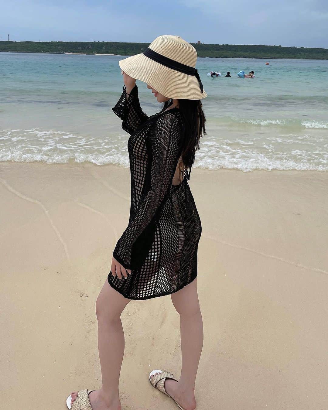 のインスタグラム：「海綺麗だった🥰 この15分後とかに一瞬大雨降ったから危なかったけど😂」
