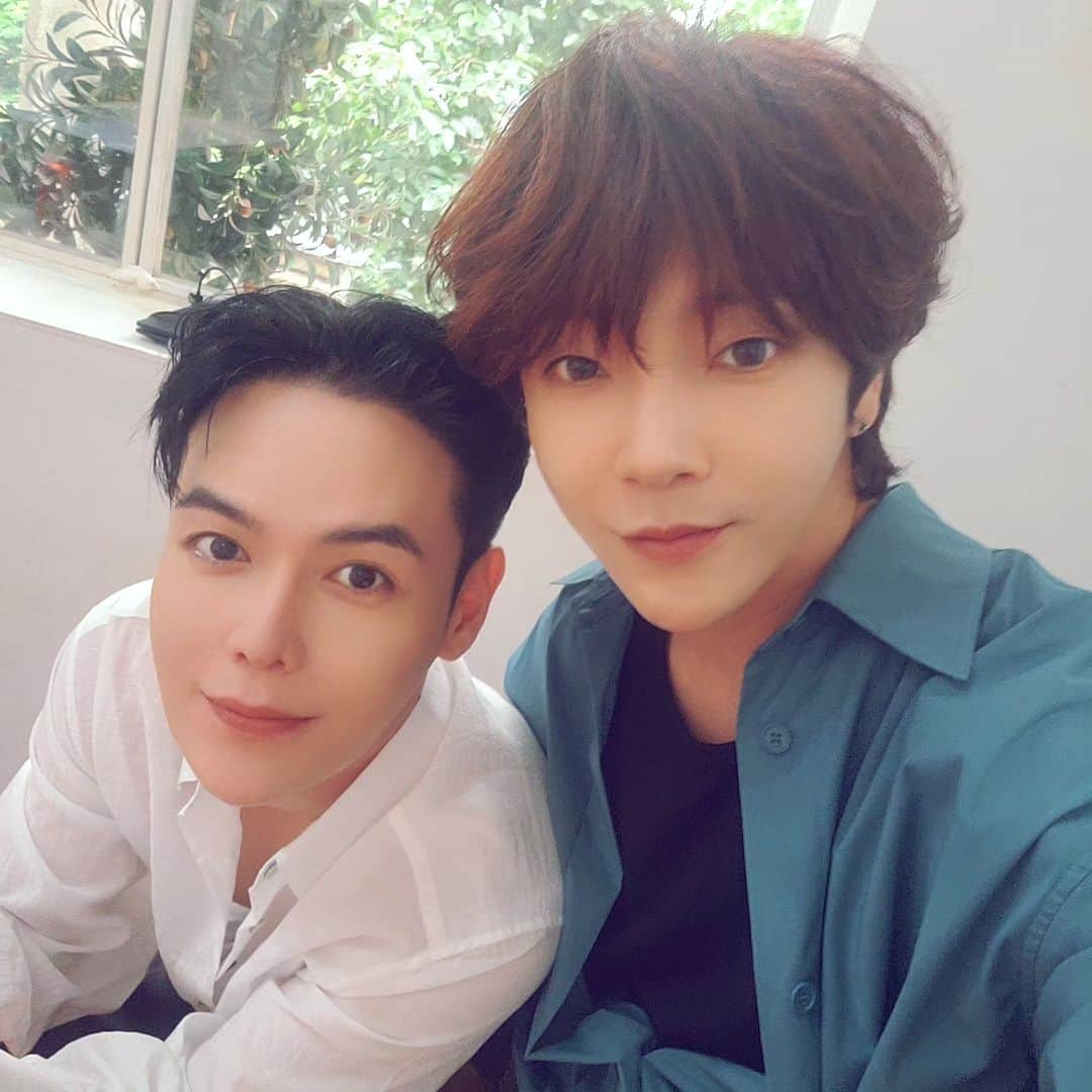 ユナクのインスタグラム：「간만에 보니 너무 좋구만^^ 연습 화이링하쟈~~ 久しぶりに会えた5人⁡ ⁡凄く嬉しかった！⁡ ⁡練習頑張ろう(๑•̀ㅂ•́)و✧」