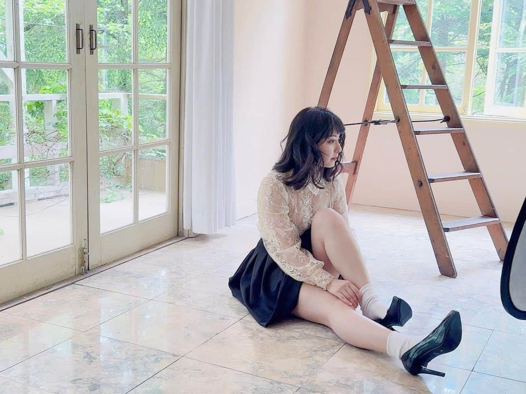 前田美里さんのインスタグラム写真 - (前田美里Instagram)「写真集の撮影の中でも好きな衣装。🩶 . . #雑誌  #週刊現代 #フライデー #グラビア #写真集 #記憶の雫 #講談社 #グラビアアイドル  #アイドル #水着  #被写体 #ファインダー越しの私の世界 #写真好きな人と繋がりたい  #写真 #ヲタク #櫻坂46 #欅坂46 #日向坂46 #フォロー #フォロワー募集中 #gravure #idol #japanesegirl #follow #followme #좋아요 #팔로우미 #팔로미 #오오티디 #화보」8月18日 18時36分 - maeda_misato