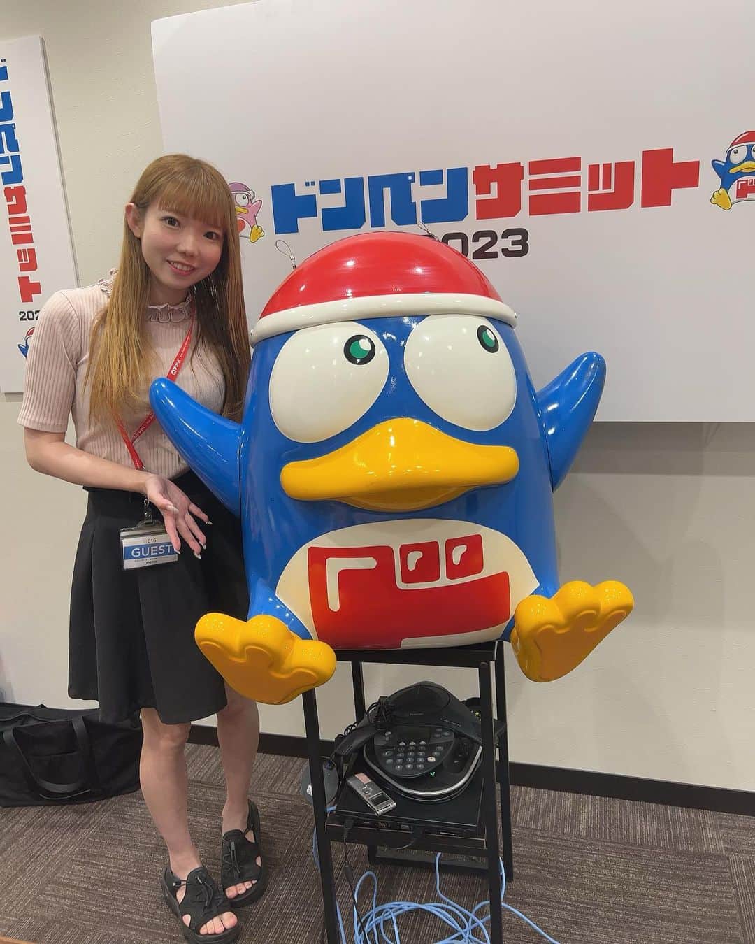 佐久間愛菜のインスタグラム：「ドン・キホーテ本社さんに招待していただいて ドンペンサミット2023参加してきました~❤︎  ドンペングッズの企画会議など色々参加させてもらいました🐧🩵ドンペングッズたのしみ♡  家中ドンペンにしたい✌️💕  －－－－－－－－－－－－－－－－－ #ぱっつん #hカップ #合法ロリ #インスタグラビア  #アイドル  #内衣#Japaneseidol #低身長 #japanesegirl #鎖骨 #撮影 #モデル #japan #胸 #グラビアアイドル #tokyo  #童顔 #くびれ #タレント  #日本的#bikinimodel #粉我#ドンキ#ドンペン#ドンキホーテ」