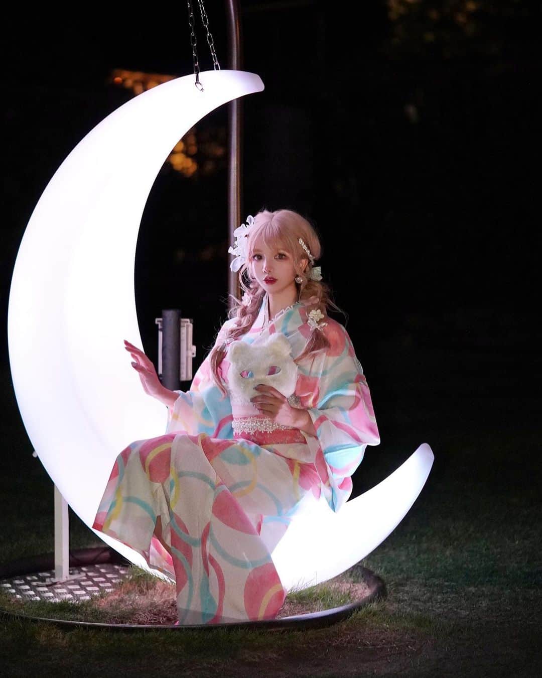 くまくまくまのインスタグラム：「・ かぐや🧸🌙w  #グランドプリンスホテル新高輪#プリンスホテル#品川プリンスホテル#イベント#浴衣女子#浴衣コーデ#浴衣デート#夜景#夜景撮影#夜景ポートレート#雰囲気好きな人いいね#お出かけスポット#椿山荘竹あかり #高輪竹あかり #竹あかり #bamboolantern#ファンタジー#映えスポット#インスタ映え#七夕」