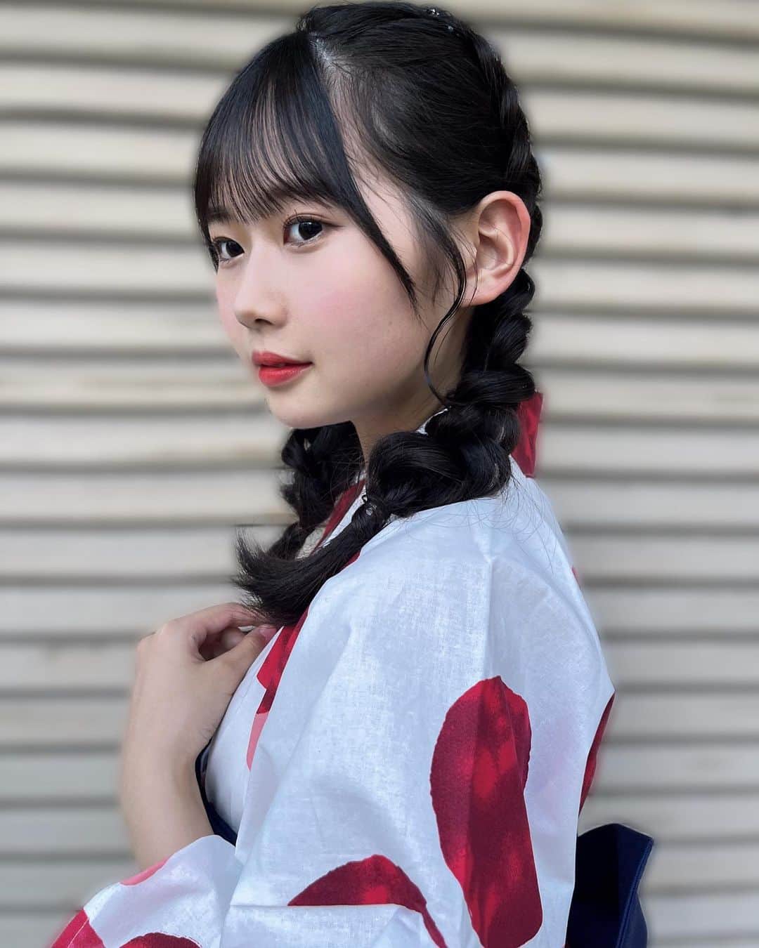 のインスタグラム：「・ 今年の夏は浴衣着れた🎆👘  髪の毛も可愛くしてもらったんだ♡♡♡  #モーニング娘23  #morningmusume  #岡村ほまれ  #ほまたん #ほまたん優勝  #浴衣 #浴衣ヘアアレンジ  #夏祭り」