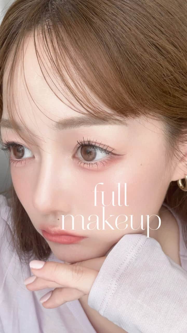 大田くるみのインスタグラム：「フルメイクってインスタで載せたことなかったな？！と思って撮ってみました💖  snidel beautyの 新しいアイシャドウとリップで ピンクコスメをたくさん使ったメイク💖 . . . #ピンクメイク #メイク動画 #snidelbeauty  #秋コスメ」