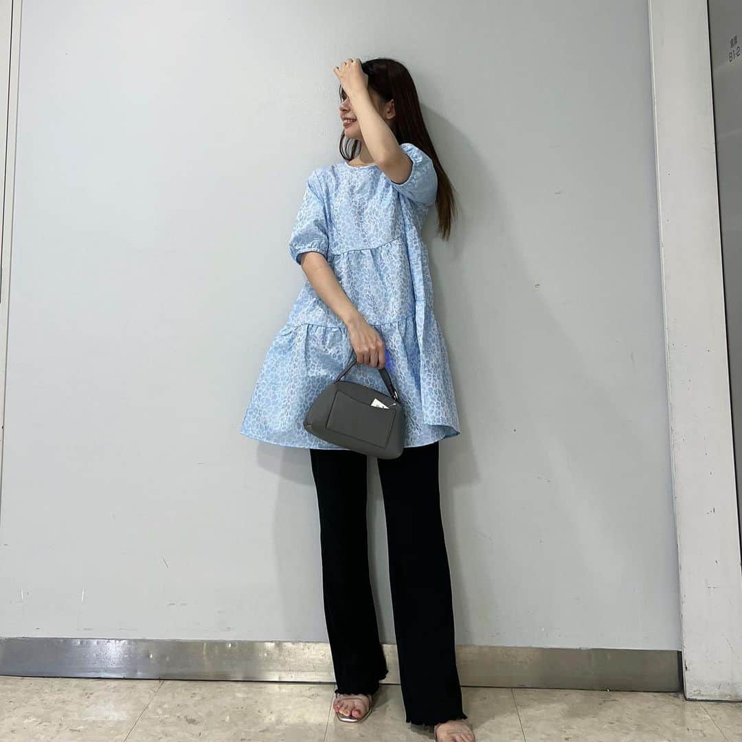 神戸レタス三宮店のインスタグラム：「・  .  ジャガードのデザインが可愛いチュニックワンピース👗 1枚で華やかな印象になり高見えするので おススメです🥺💕💕  ↓タグ付けできなかった品番↓ 👗E3321 👖M3922  ・ ・  ▶︎▶︎▶︎STAFF kanachi 162cm(梅田店) ・ ・  #kobelettuce#神戸レタス#プチプラコーデ#プチプラ#大人女子#おしゃれ女子 #coordinate#ootd#ootdfashion#コーデ#コーディネート#fashion#今日のコーデ#おしゃれさんと繋がりたい #夏服 #夏服コーデ #osaka#大阪#HEP_SHOPS#20代ファッション#キレいめコーデ#ジャガードチュニック#リブパンツ#レタジョ#hep#aeonmall_toyokawa_topic」