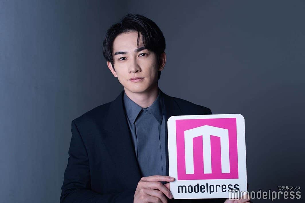 modelpressのインスタグラム：「⁡ 【町田啓太さんインタビュー写真公開🙌🏻】 ⁡ 町田啓太さんインタビュー時の撮り下ろしショットを公開！ 皆さんはどの町田さんが好きですか？ 是非コメントしてみてくださいね🔥 ⁡ 前回投稿では「夢を叶える秘訣」をご紹介しました💭 素敵な秘訣なので、まだの方はぜひご覧ください☺️ ⁡ 記事ではさらにたくさんの撮り下ろしショットを公開中💬（ハイライトからチェックしてみてください！） ⁡ @modelpress #モデルプレス #町田啓太」