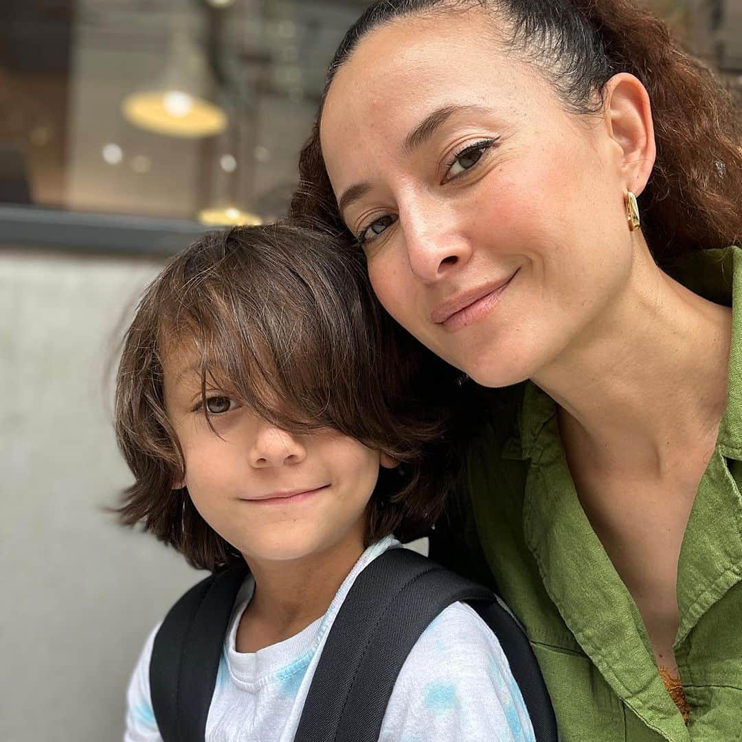 フリーディアさんのインスタグラム写真 - (フリーディアInstagram)「Long awaited trip to go back home to Tokyo. First time bringing my son. First time going back as a mom.  Getting to see the country thru his eyes was the best feeling. I could see him falling in love with Japan day by day.  Getting to see old friends, make new ones and hang out with family was the best part. That’s what made it so hard saying goodbye to friends this time. I didn’t want to leave.   Hope this trip going home becomes more frequent somehow and I can keep exploring Japan with my little one. Being a tourist in the country you have lived in for so long is quite fun!  miss everyone there. See you soon ne 💕  待ちに待った東京への帰省。初めて息子を連れて行きました。母親になって初めての帰国。 彼の目を通してこの国を見ることができて最高の気分だった。彼が日に日に日本に恋をしていくのが目に見えて分かりました。 古い友達に会ったり、新しい友達を作ったり、家族と遊んだりするのは今回の最高のことでした。それが今回、友達に別れを告げるのがとても辛かった理由です。離れたくなかった。  どうにかしてこの帰省の頻度が増えて、子供と一緒に日本を探索し続けることができればいいですね。長年住んでいる国で観光客になるのは悪くなくてとても楽しいです！  日本ファミリーにいるみんながいなくて寂しい。でも近いうちにね、またね💕  #tokyo #japan #gonehome #longtime #summer #2023 #summer2023 #friediamn #miyashitaparkshibuya」8月18日 19時01分 - friediamn