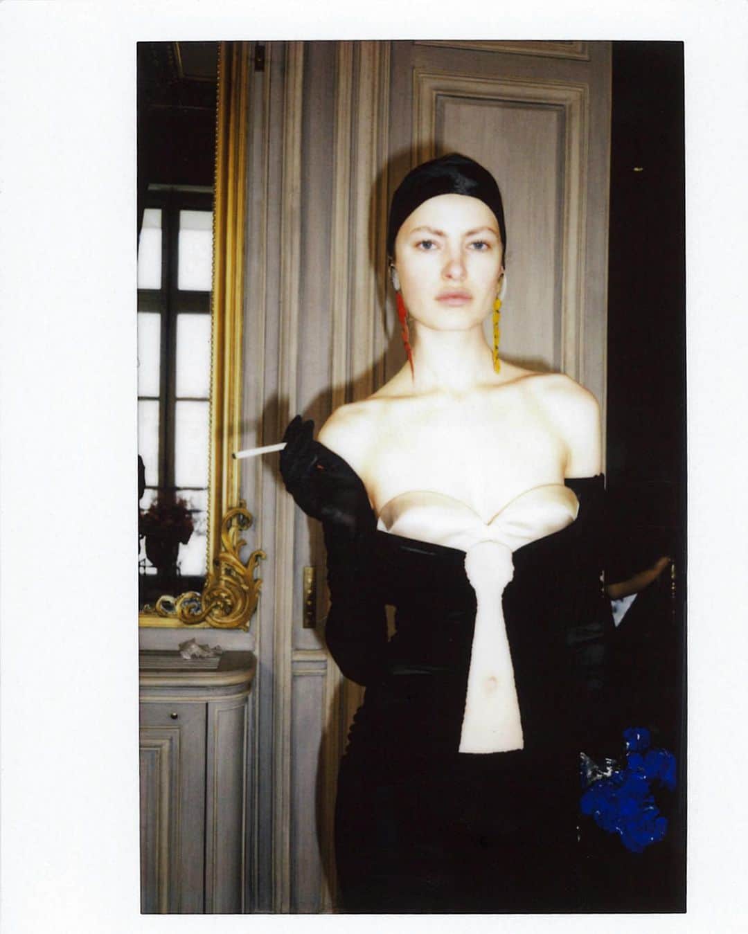 スキャパレリさんのインスタグラム写真 - (スキャパレリInstagram)「LOOK 1, LOOK 10 AND LOOK 3. @mona_tougaard wears a sculptural black wool jack with deconstructed shawl and sleeves, with an asymmetrical wave skirt in rigid black corset canvas, and carries a @schiaparelli gold apple with a molded ear with rhinestone piercings.  @felicenova wears a sheer, draped dress with a signature keyhole opening in the front, and smokes a trompe l’œil @schiaparelli leather cigarette from a bicolor leather packet.   @akwayamar_ in an ivory washed faille coat with a twirling collar in black felt, faux black double washed satin pants with frayed, hand-combed frays, and a golden @schiaparelli dove of peace.  #Schiaparelli」8月18日 19時03分 - schiaparelli