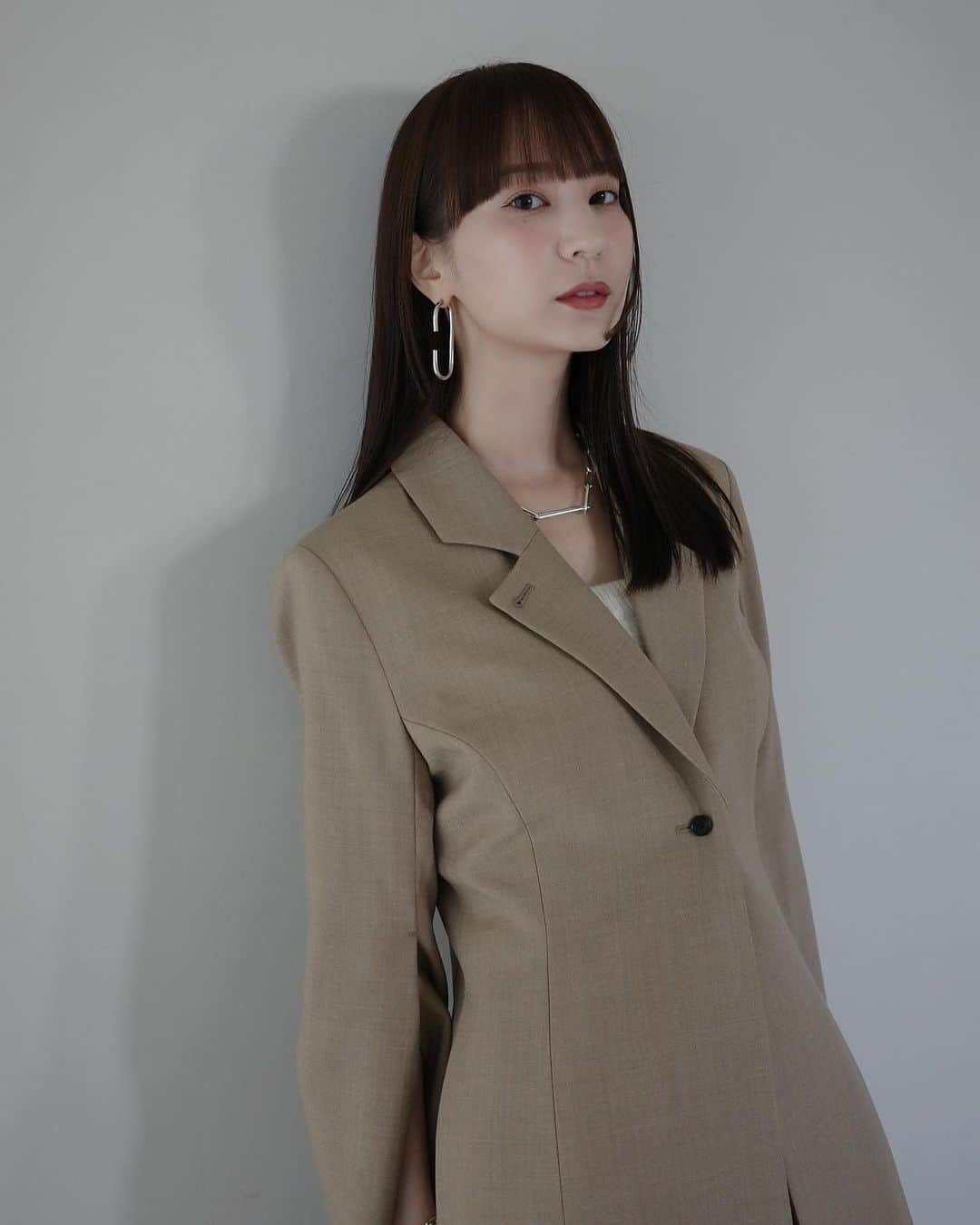 佐藤涼実さんのインスタグラム写真 - (佐藤涼実Instagram)「本日8/18(金)20:00より ONLINESTOREにてリクエストいただいていた 完売アイテムが再入荷いたします   この機会に是非ご覧ください   私もそろそろ秋支度せねば♡ 大好きなjk達を早く私服で着たい♡」8月18日 19時05分 - suzumi_sato