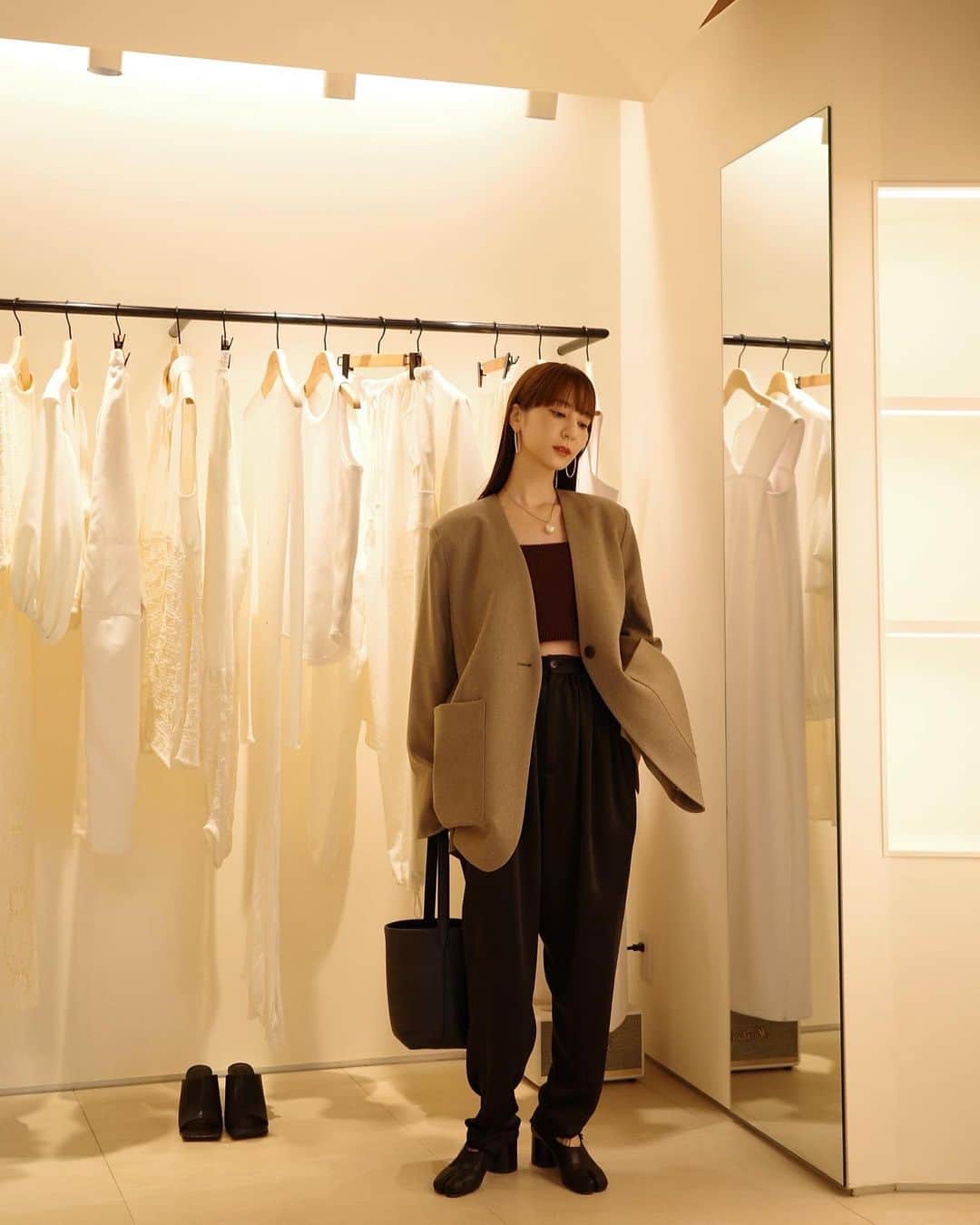 佐藤涼実さんのインスタグラム写真 - (佐藤涼実Instagram)「本日8/18(金)20:00より ONLINESTOREにてリクエストいただいていた 完売アイテムが再入荷いたします   この機会に是非ご覧ください   私もそろそろ秋支度せねば♡ 大好きなjk達を早く私服で着たい♡」8月18日 19時05分 - suzumi_sato