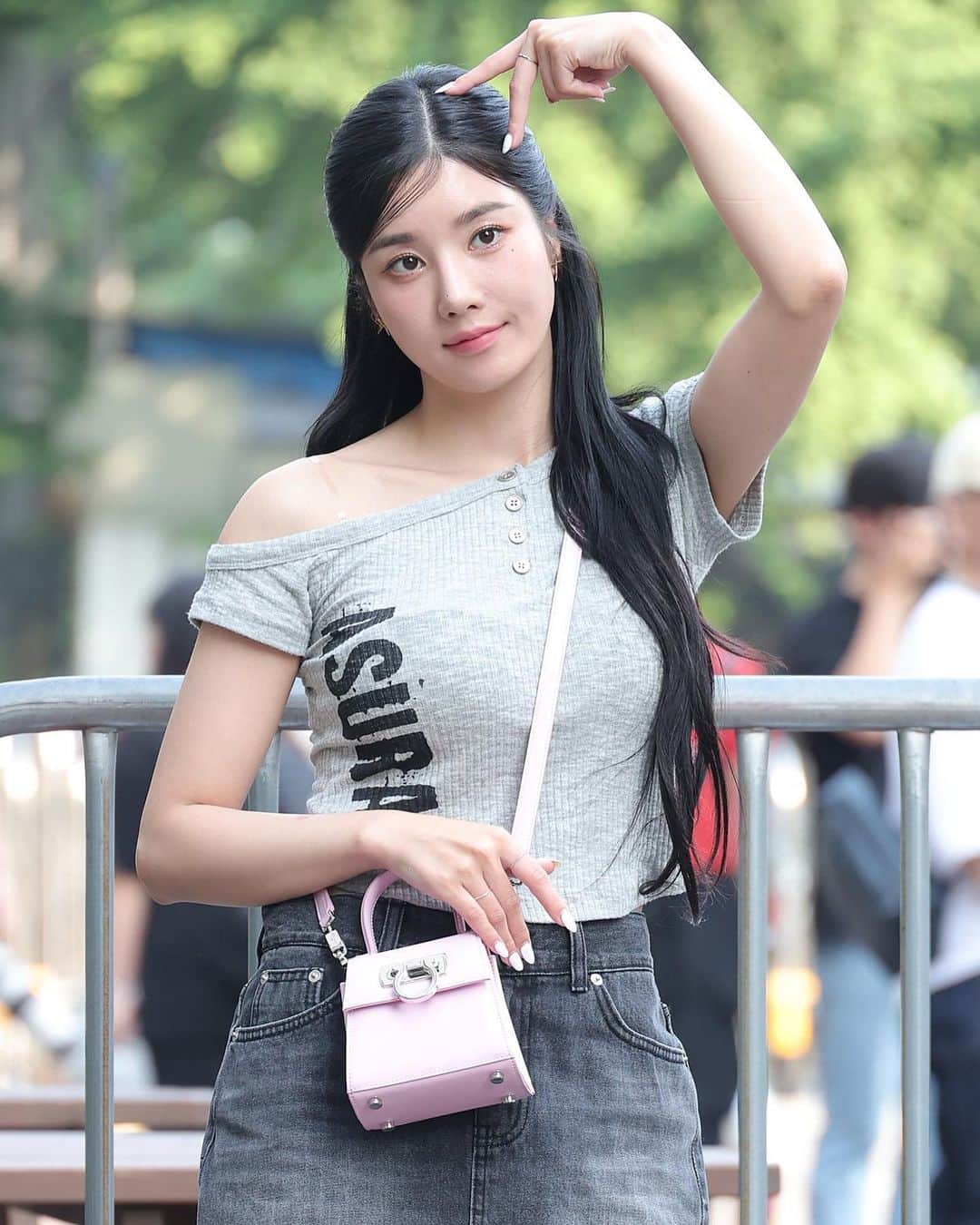 クォン・ウンビのインスタグラム：「off to mubank | 230818  #KWONEUNBI #권은비  #ウンビ ##權恩妃」